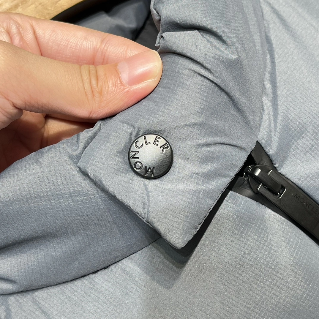 Moncler Down Jackets Minimalist 145754