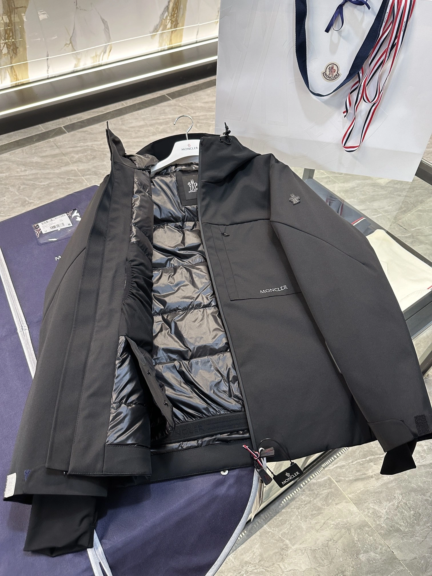 Moncler Down Jackets EyeCatching 145728