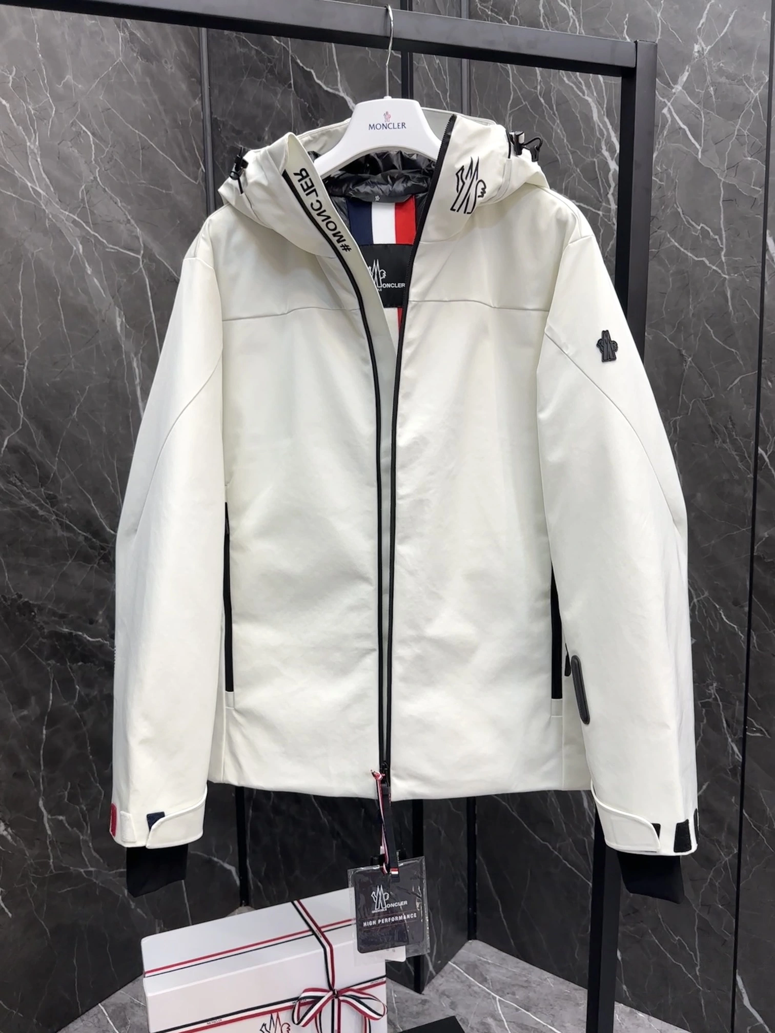 Efficient Moncler Down Jackets 145725