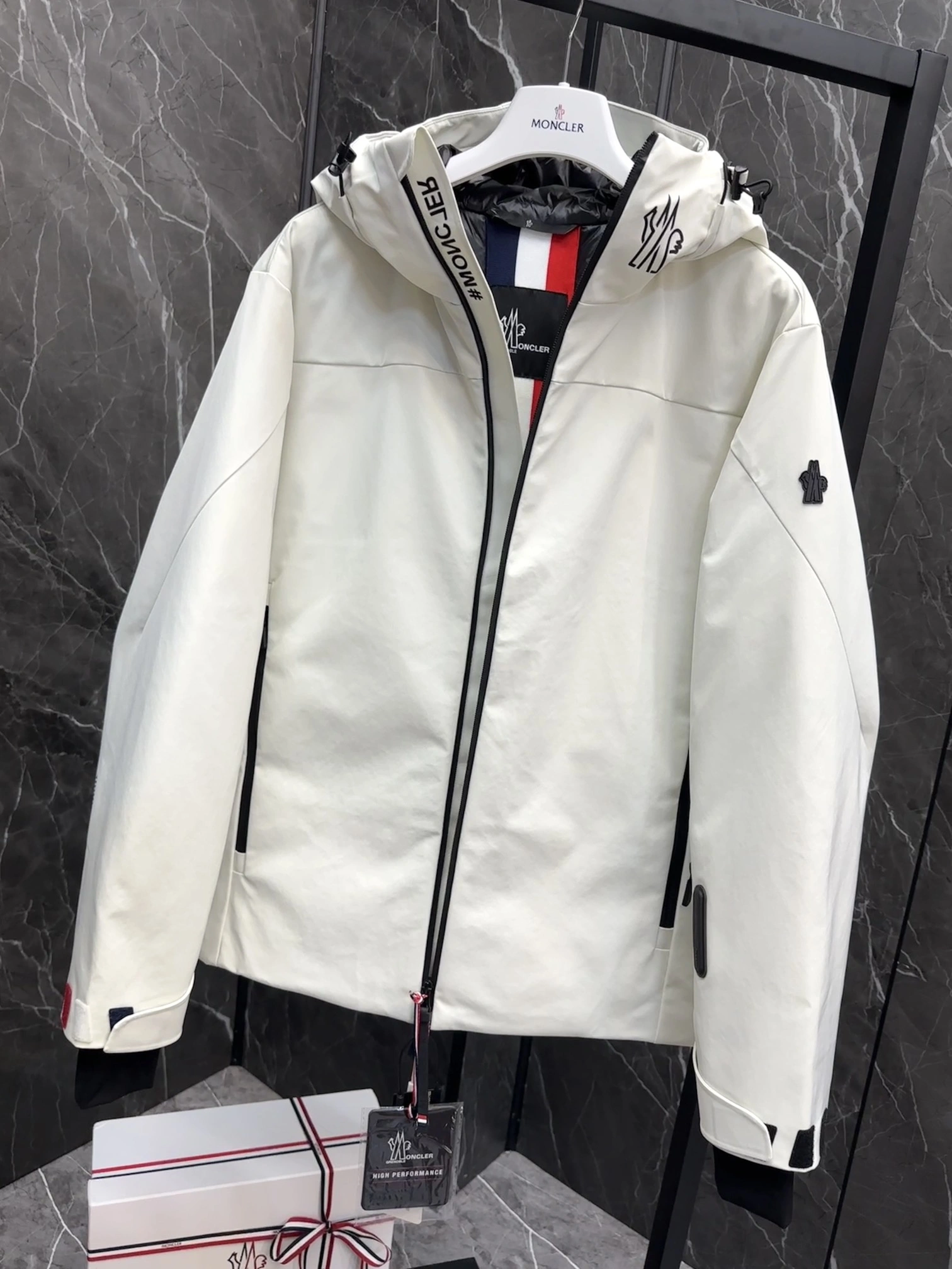 Efficient Moncler Down Jackets 145725