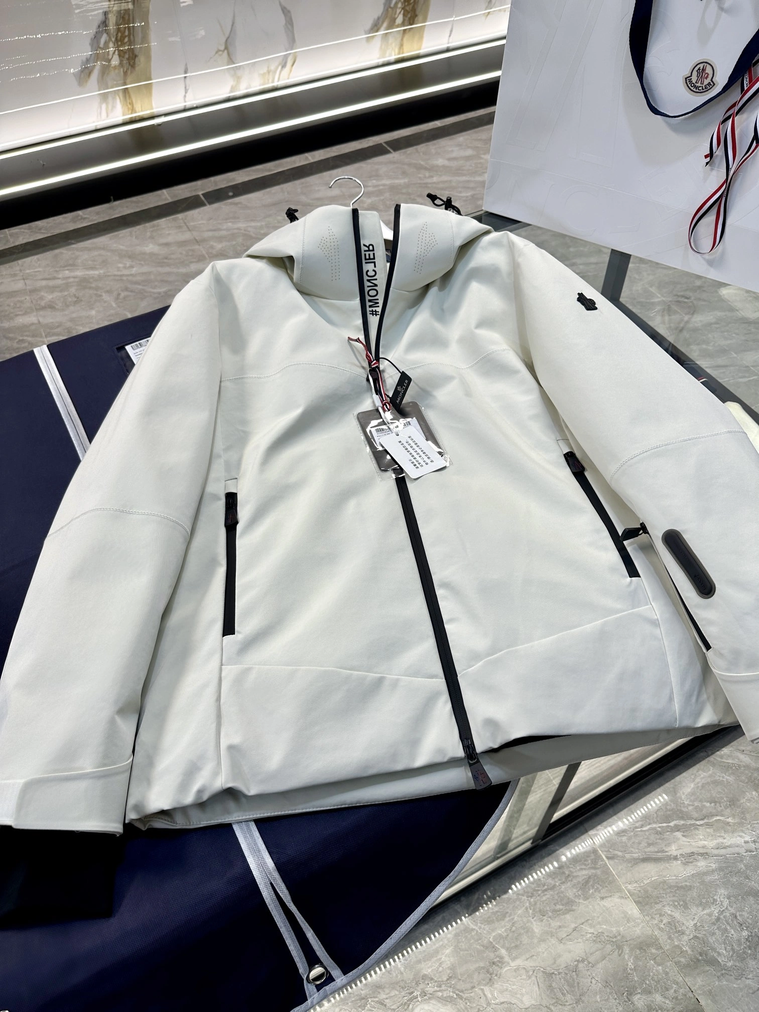 ComfortFit Moncler Down Jackets 145717