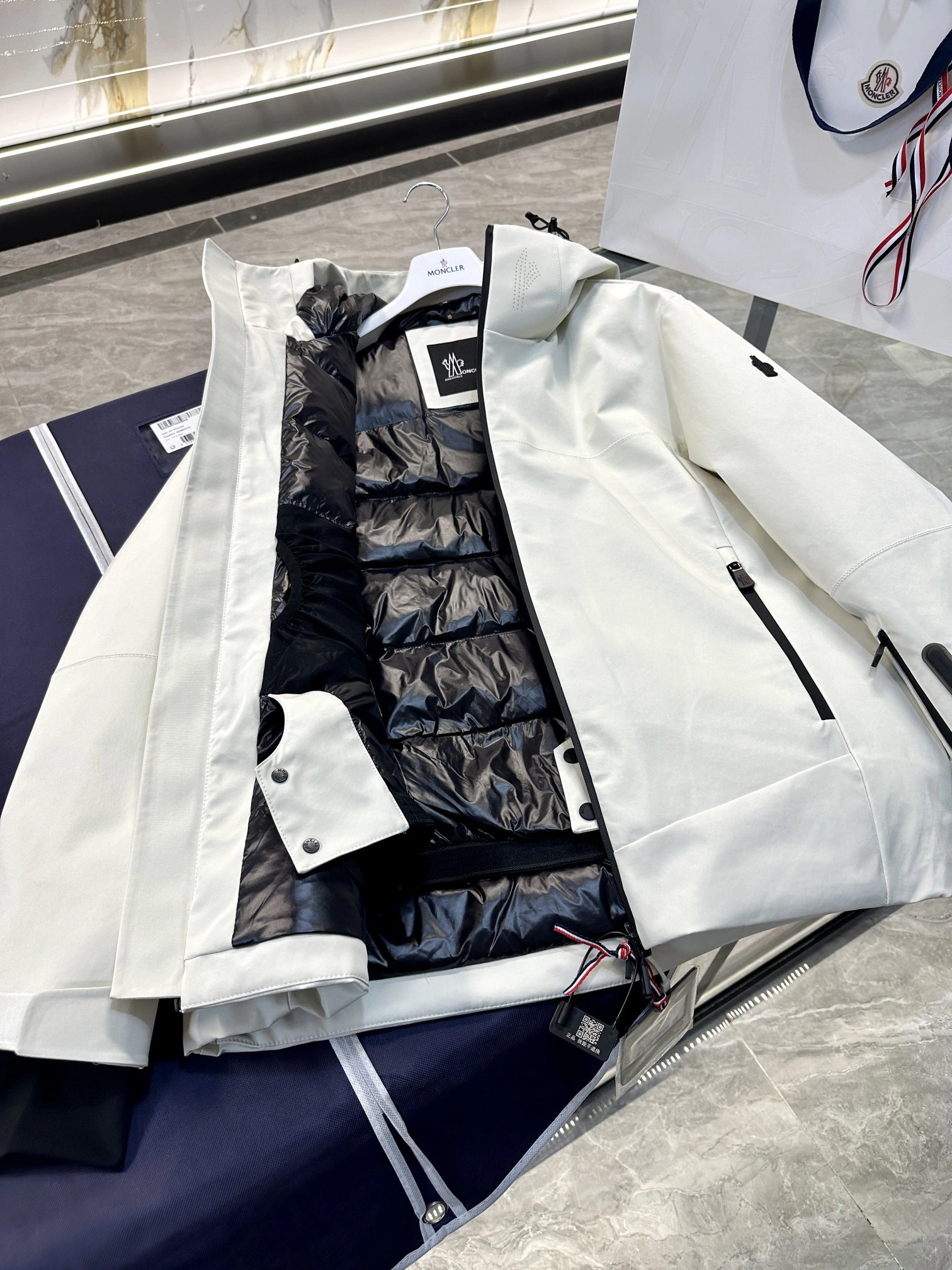 ComfortFit Moncler Down Jackets 145717