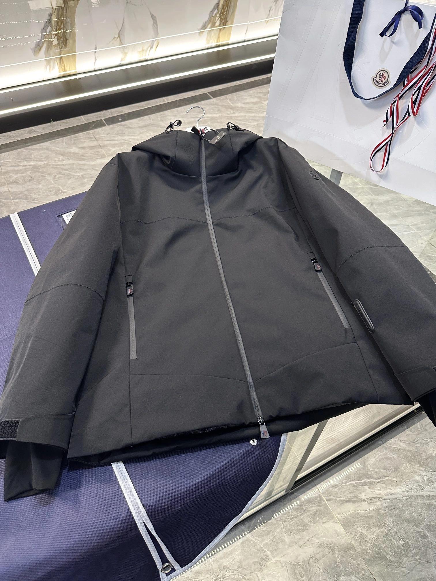 Durable Moncler Down Jackets 145744