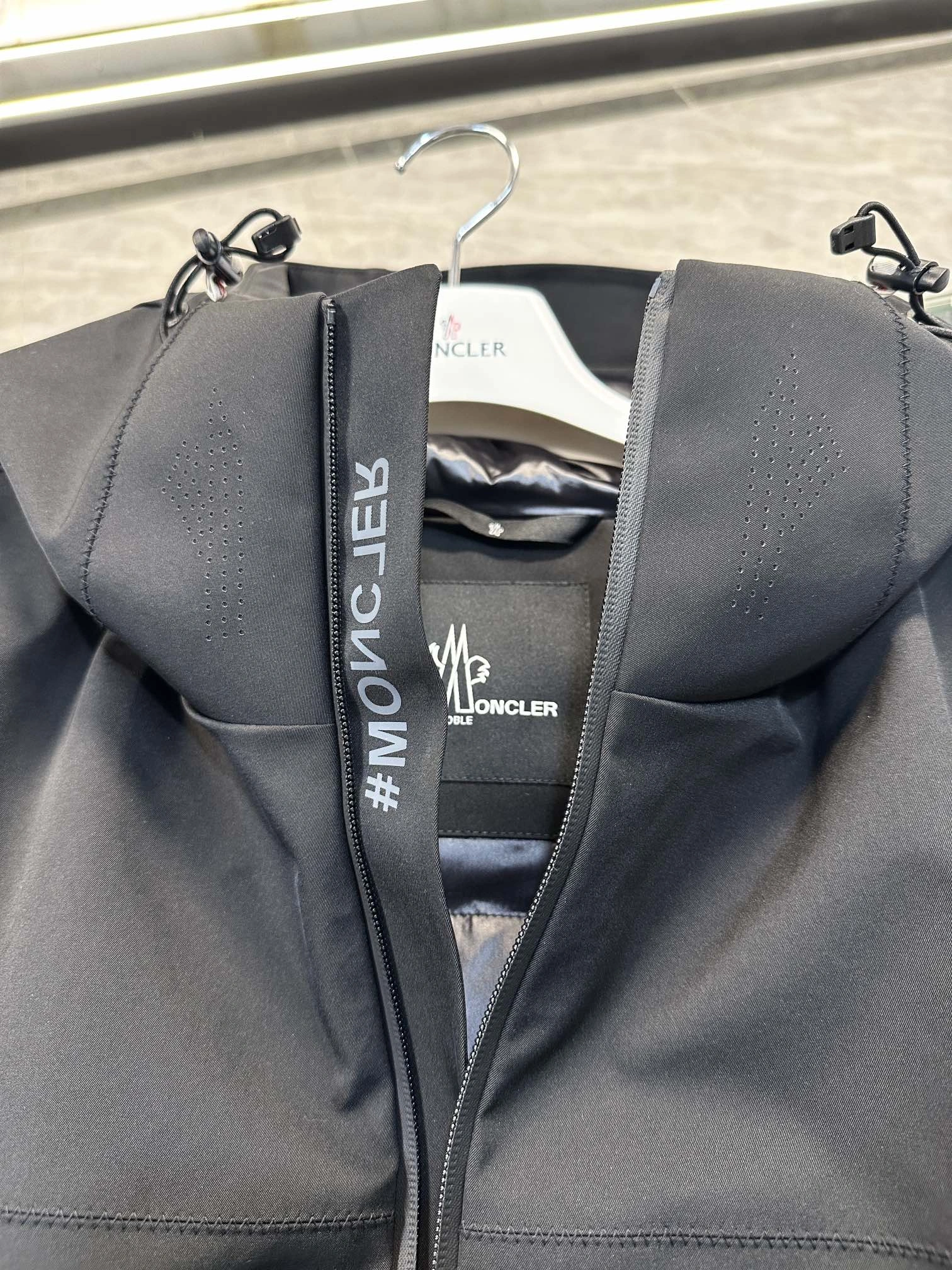 Durable Moncler Down Jackets 145744