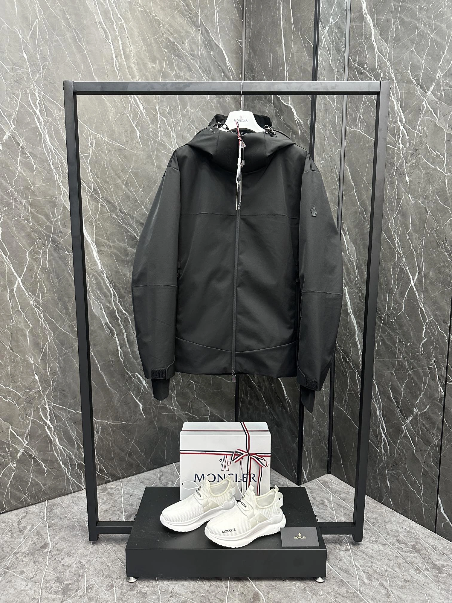 Flexible Moncler Down Jackets 145710