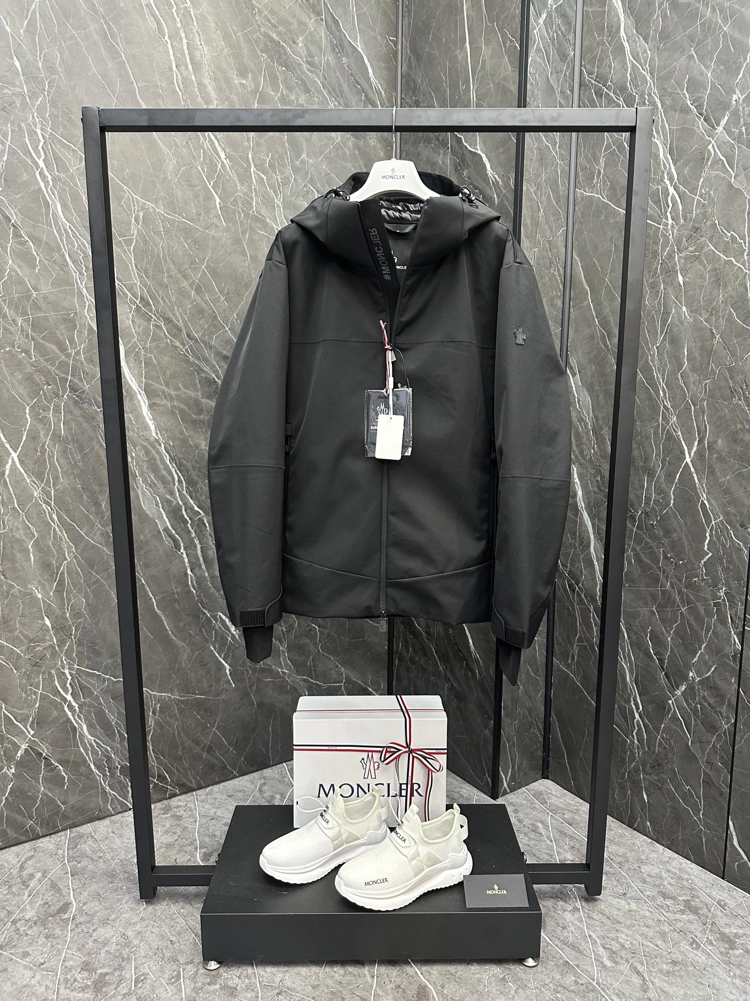 Flexible Moncler Down Jackets 145710