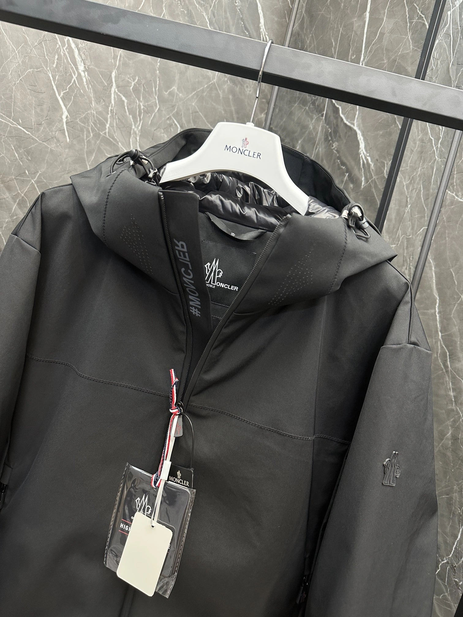 Flexible Moncler Down Jackets 145710