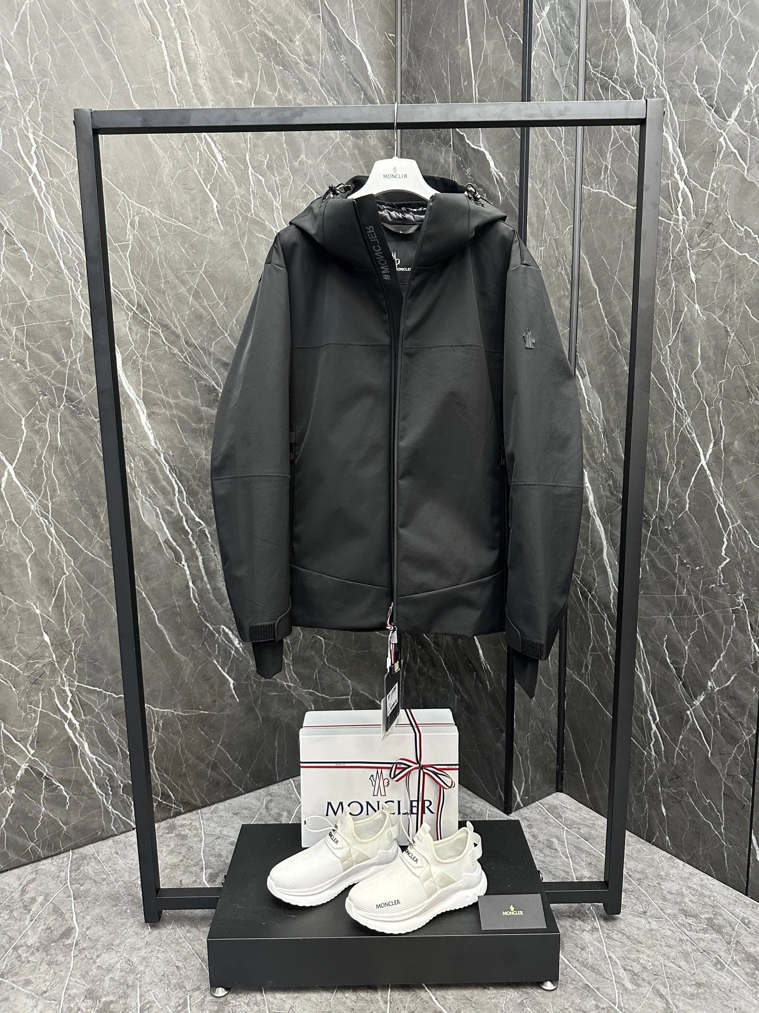 Flexible Moncler Down Jackets 145710