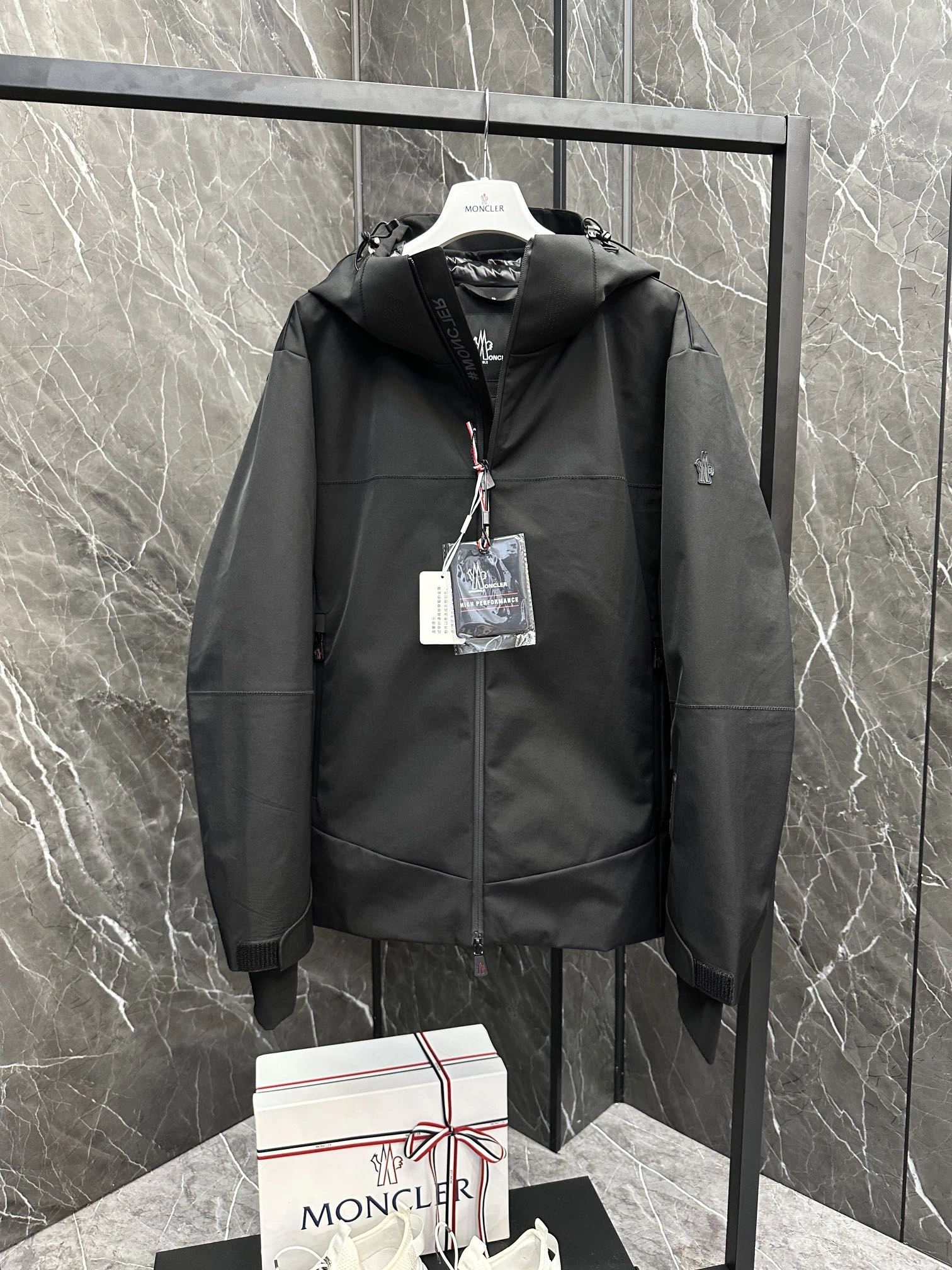 Flexible Moncler Down Jackets 145710