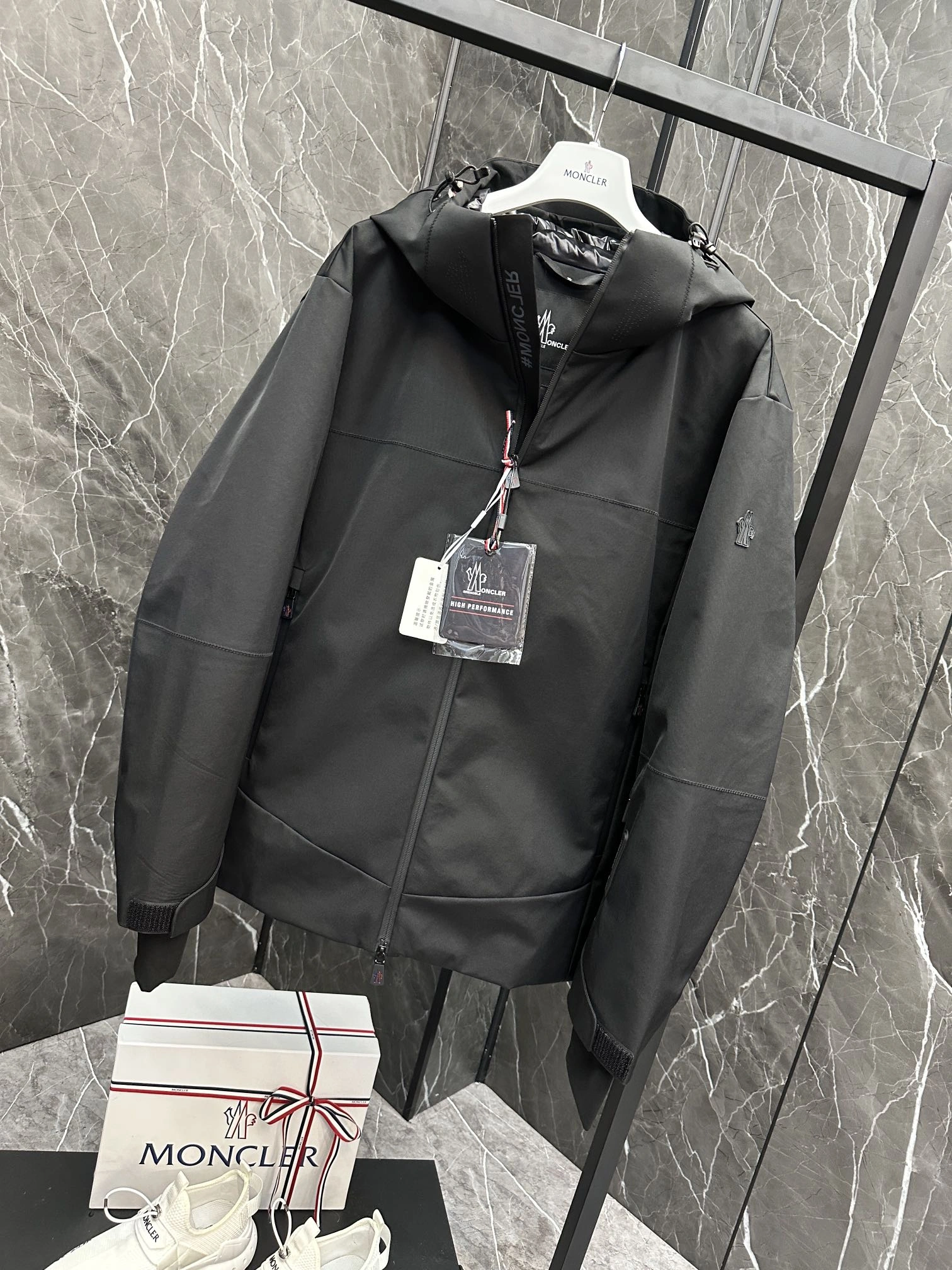 Flexible Moncler Down Jackets 145710