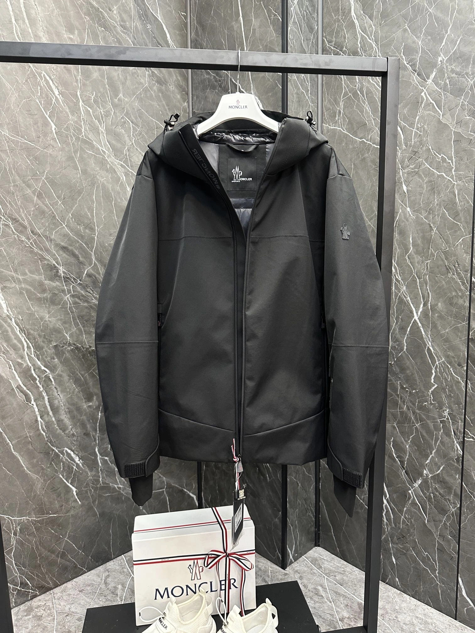 Flexible Moncler Down Jackets 145710