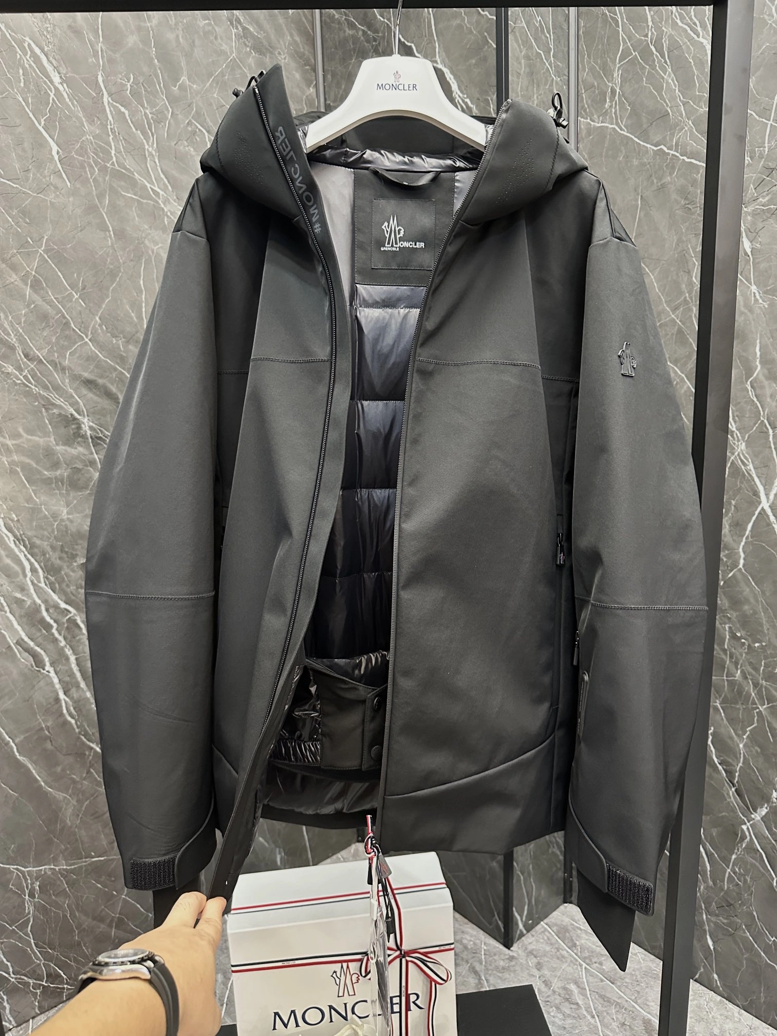 Flexible Moncler Down Jackets 145710