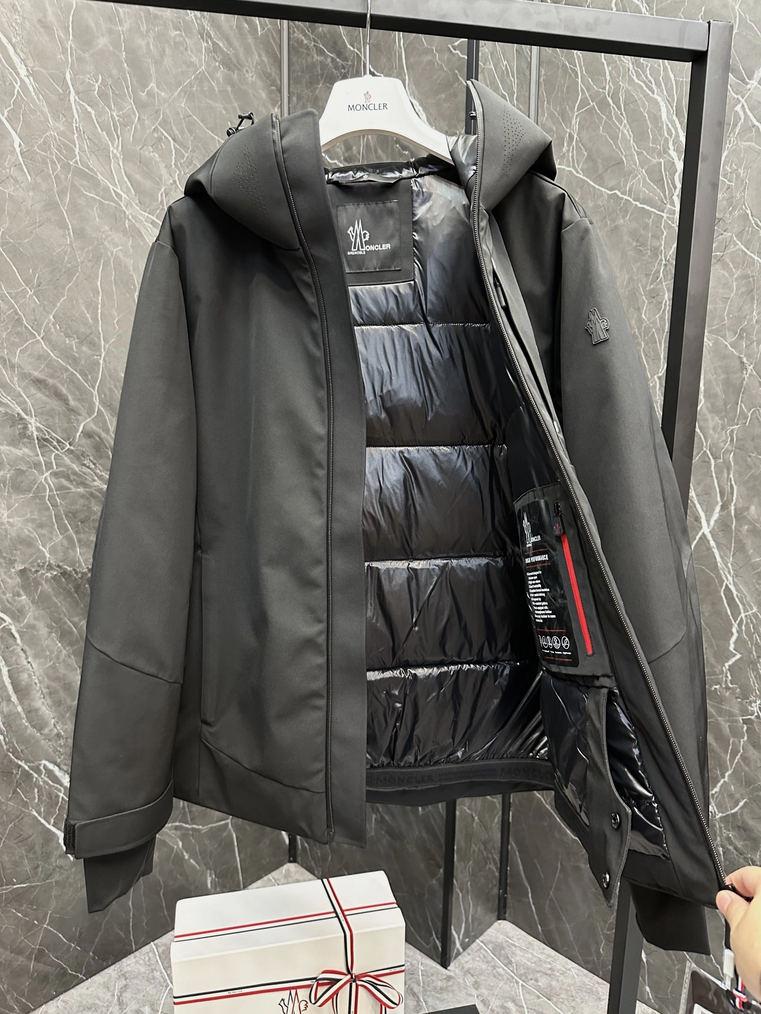 Affordable Moncler Down Jackets 145712