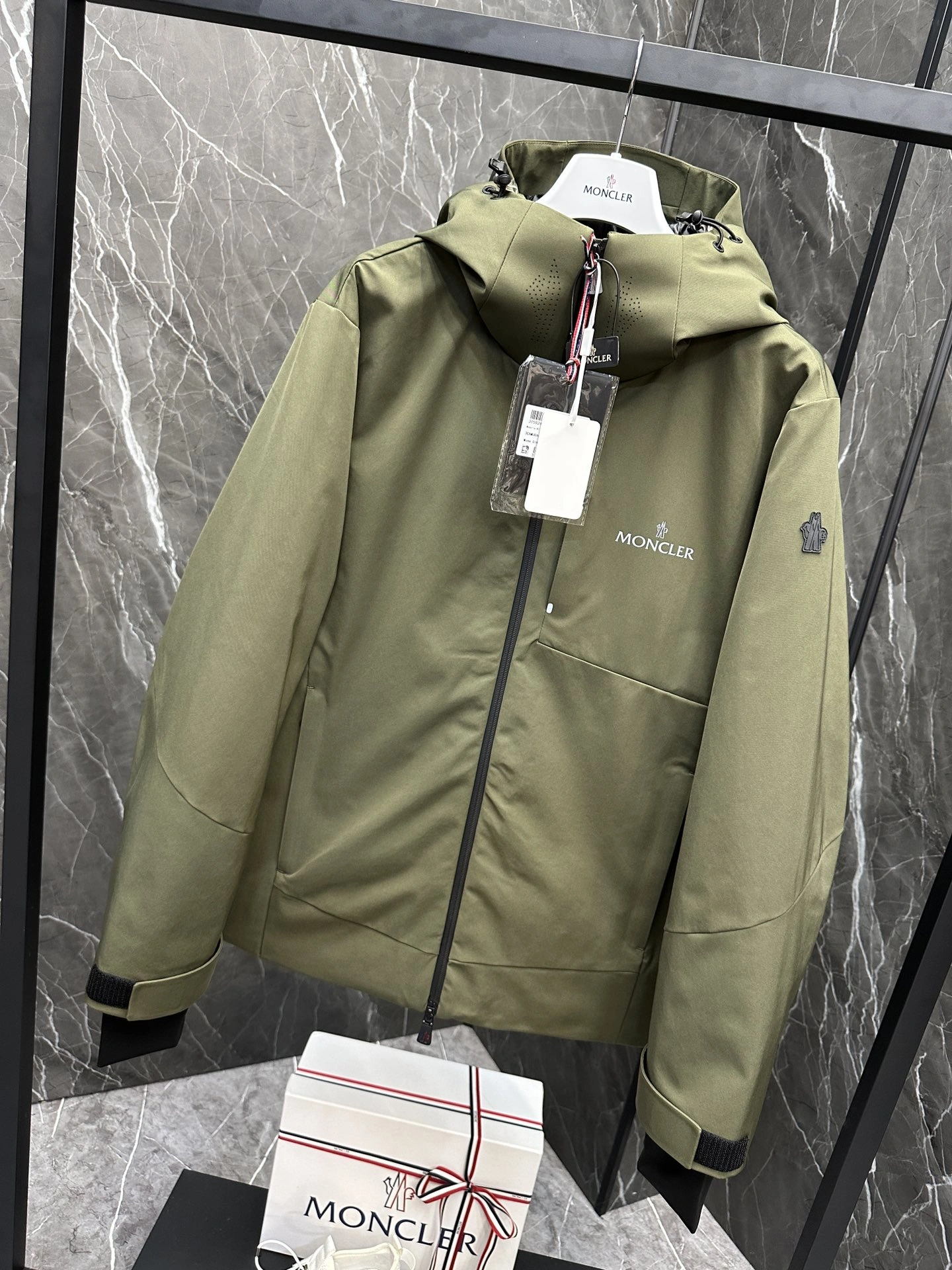 Moncler Down Jackets Lightweight 145718