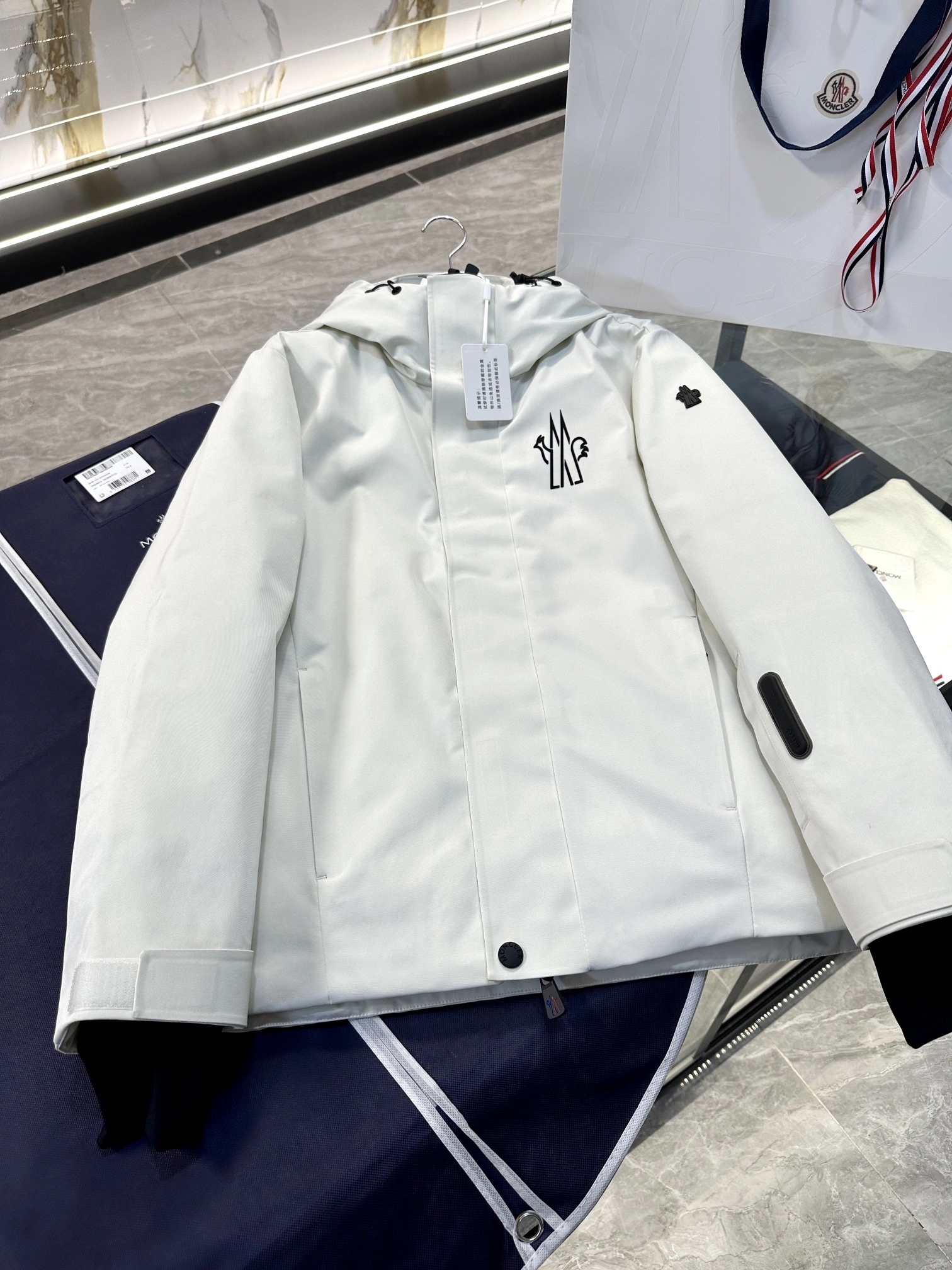 Moncler Down Jackets SmoothTexture 145697