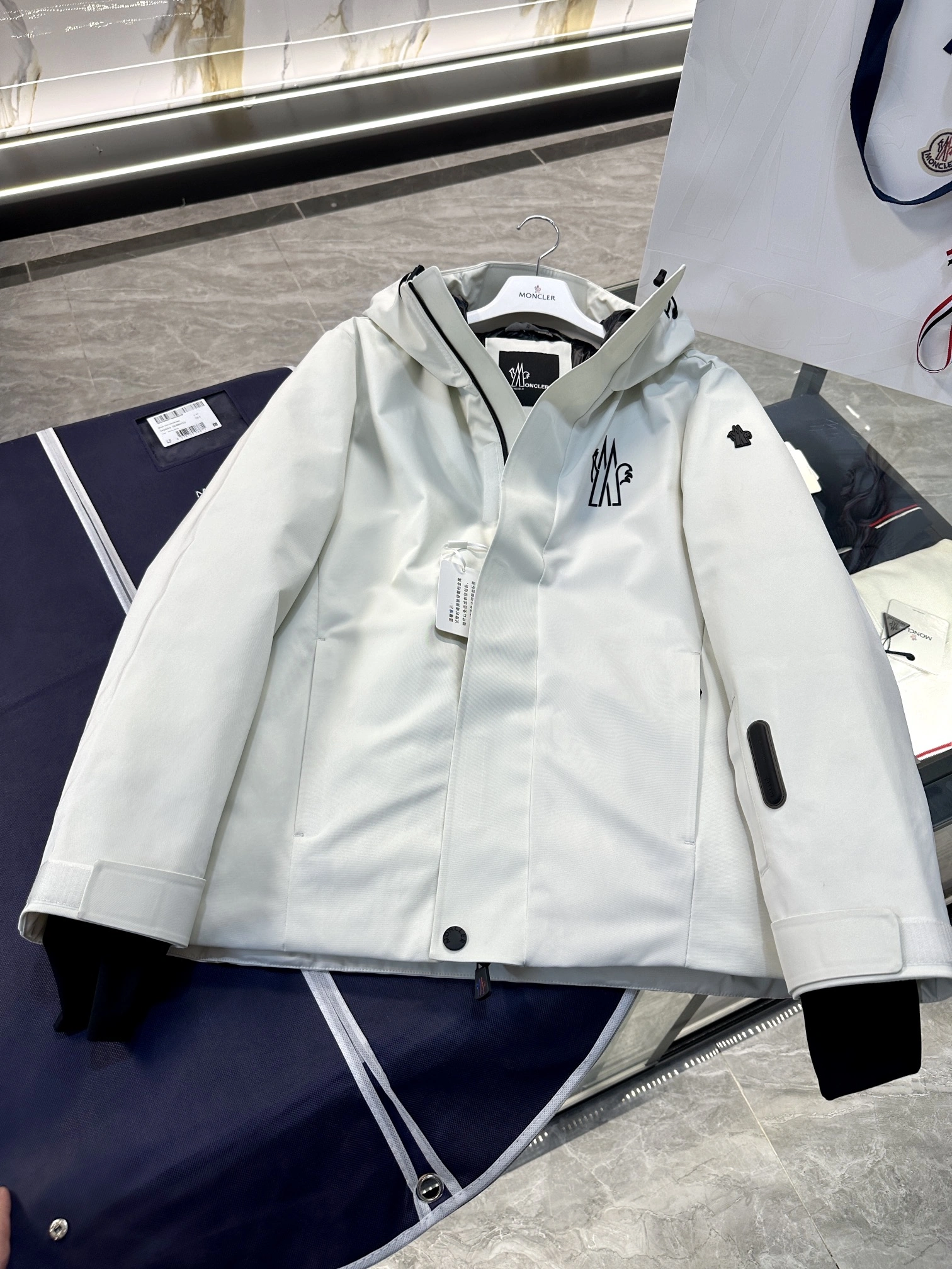 Moncler Down Jackets SmoothTexture 145697