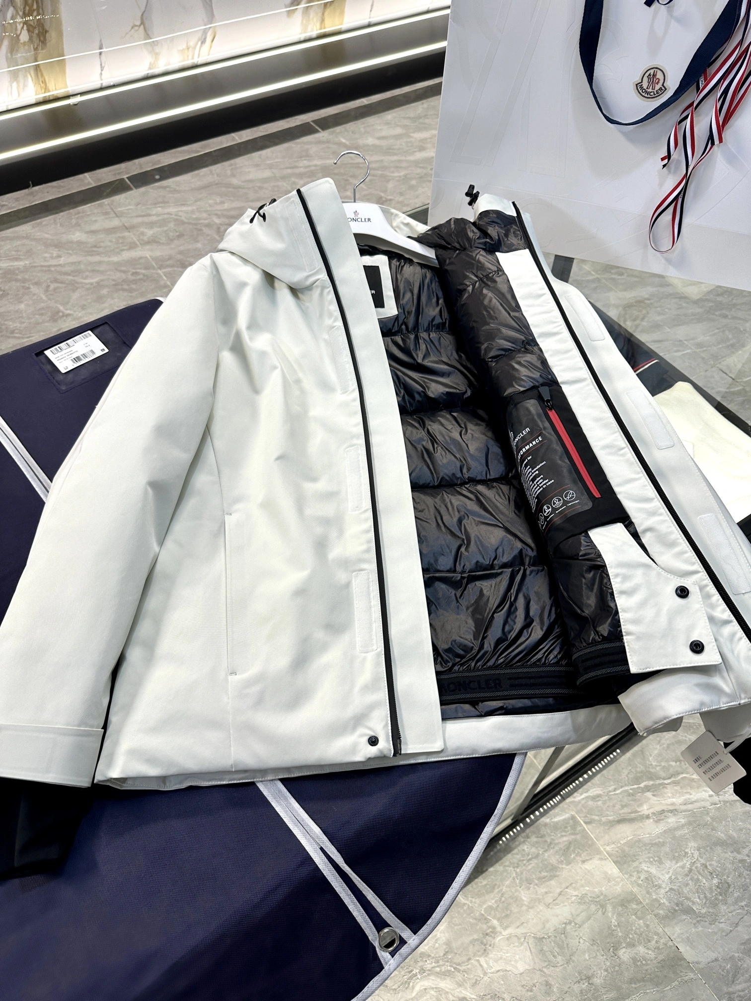 Moncler Down Jackets SmoothTexture 145697