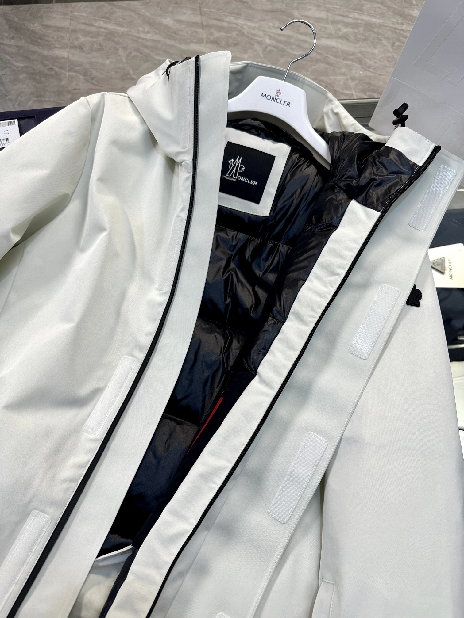 Moncler Down Jackets SmoothTexture 145697