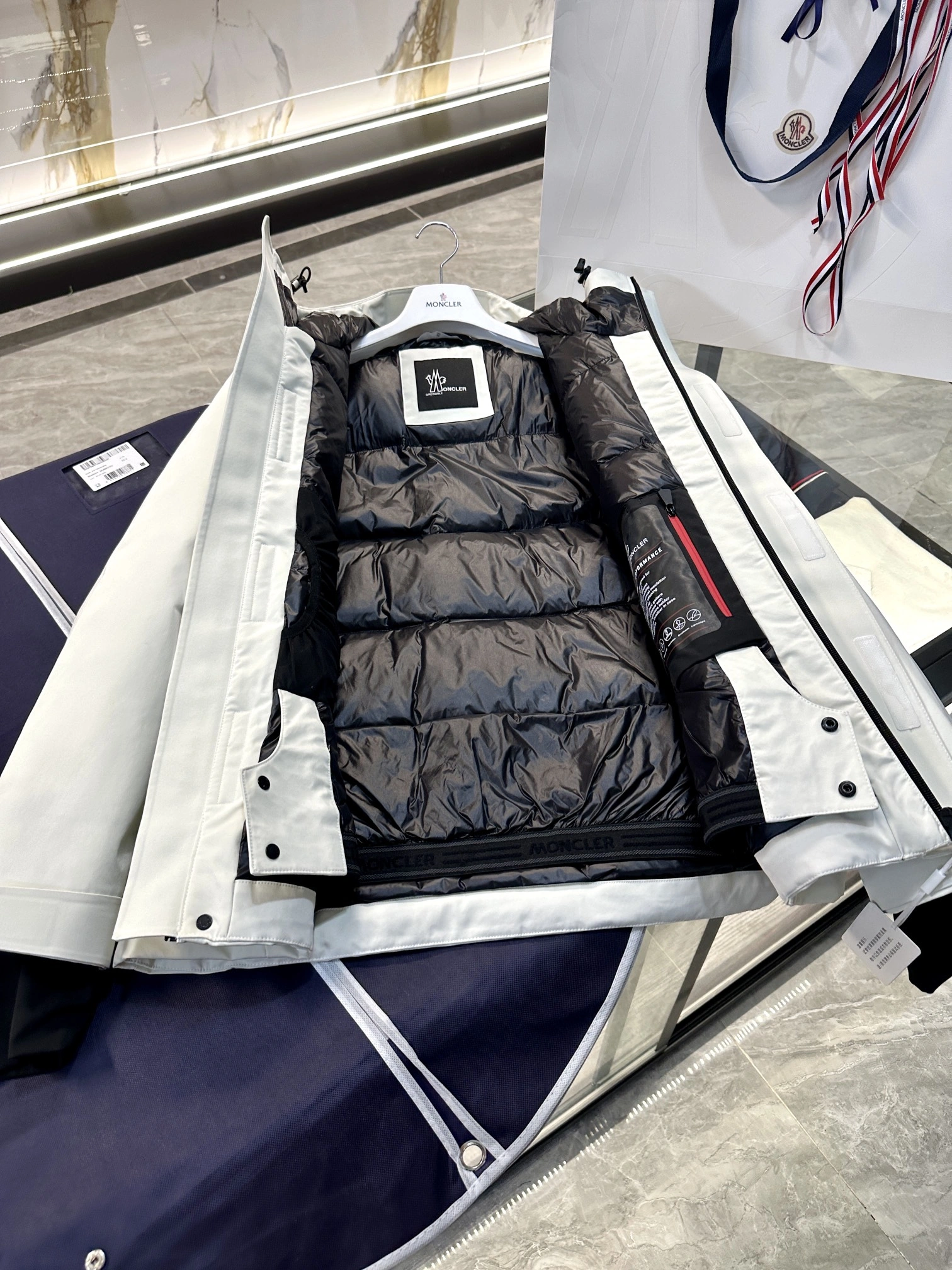 Moncler Down Jackets SmoothTexture 145697