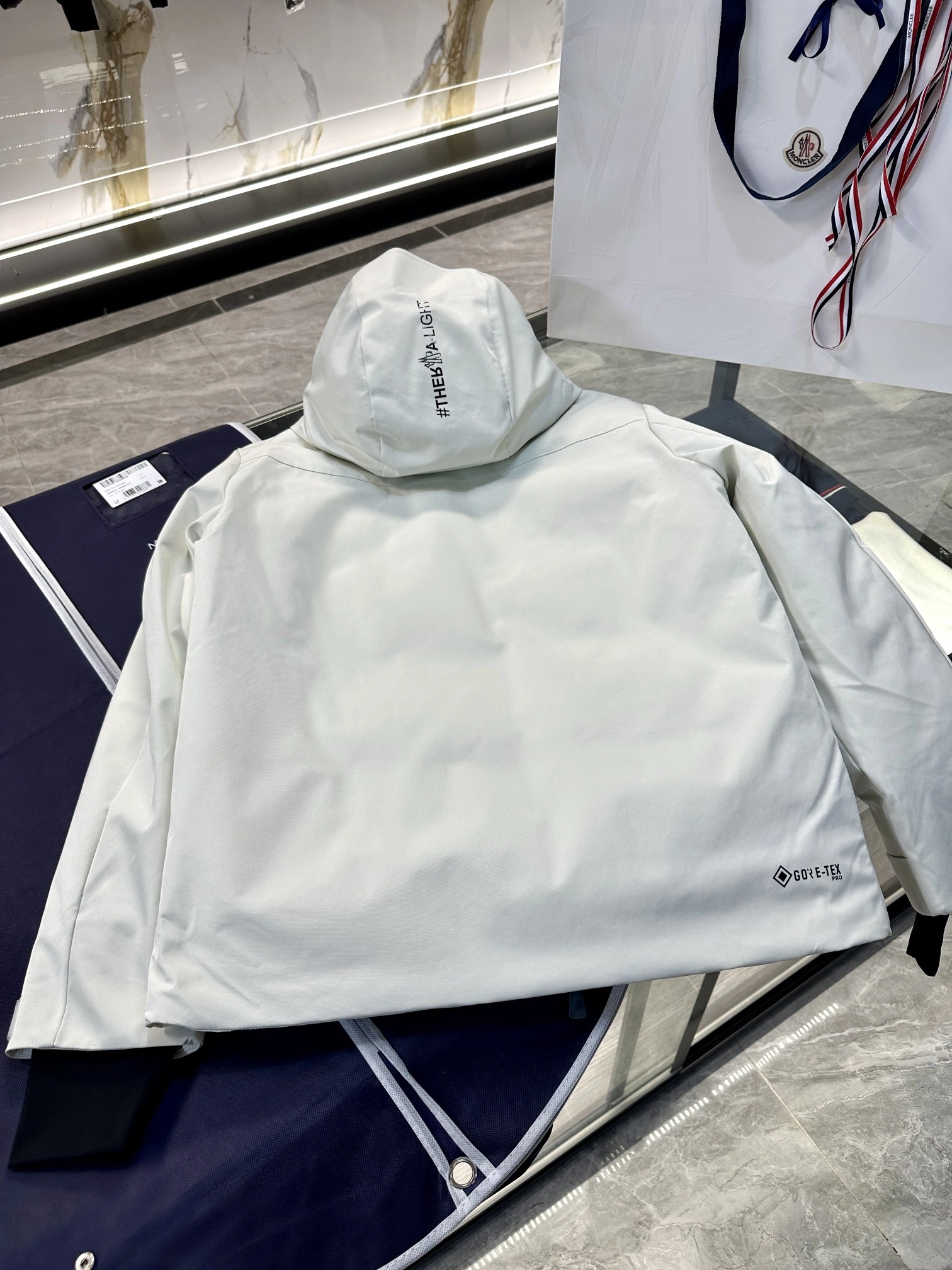 Moncler Down Jackets SmoothTexture 145697