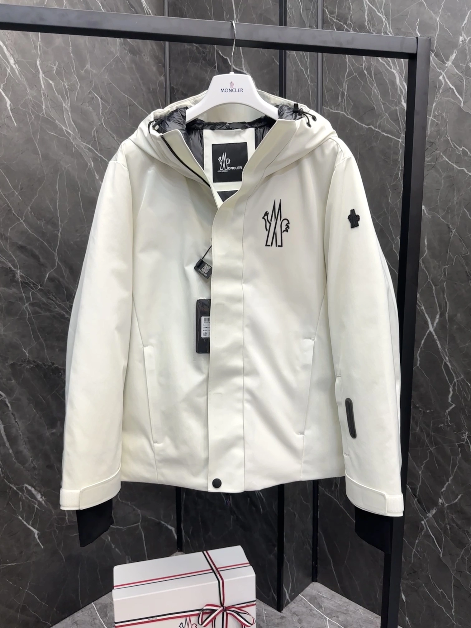 GoodFit Moncler Down Jackets 145707