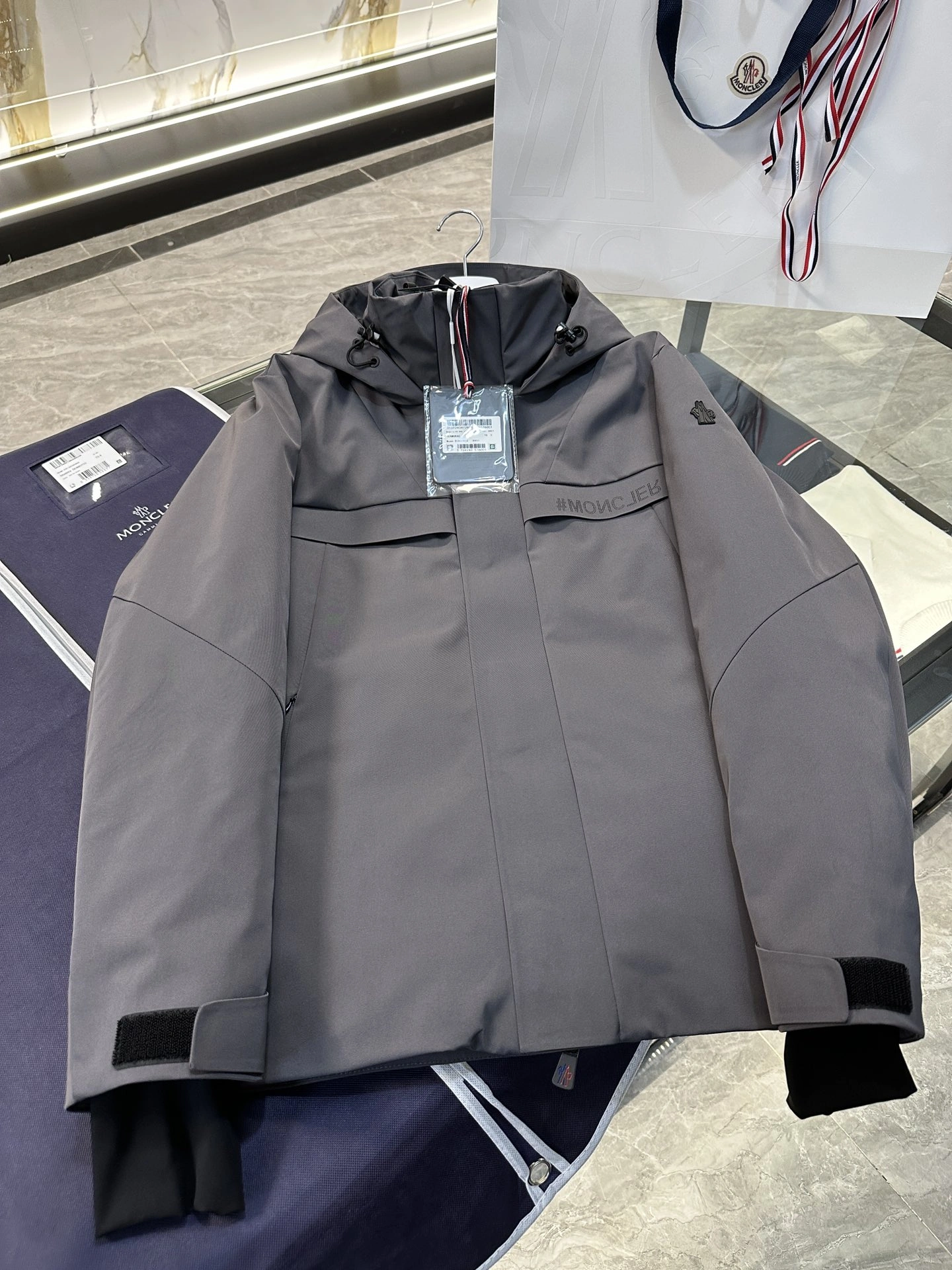 Moncler Down Jackets Versatile 145698