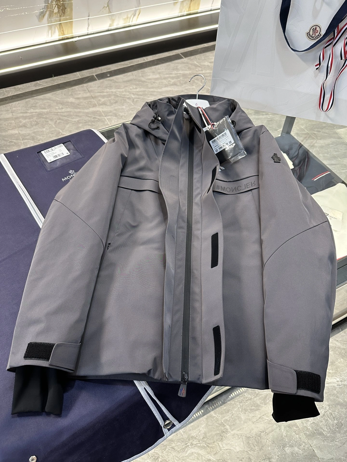 Moncler Down Jackets Versatile 145698