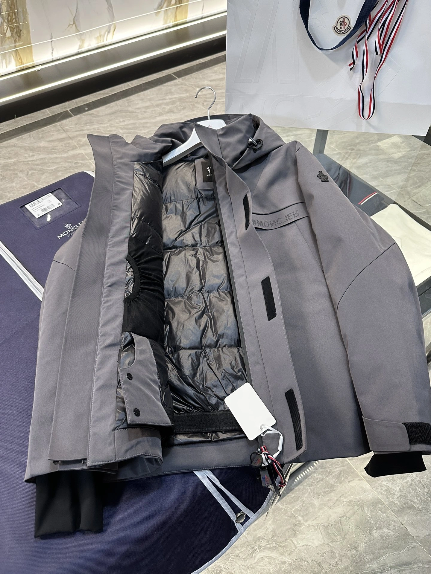 Moncler Down Jackets Versatile 145698