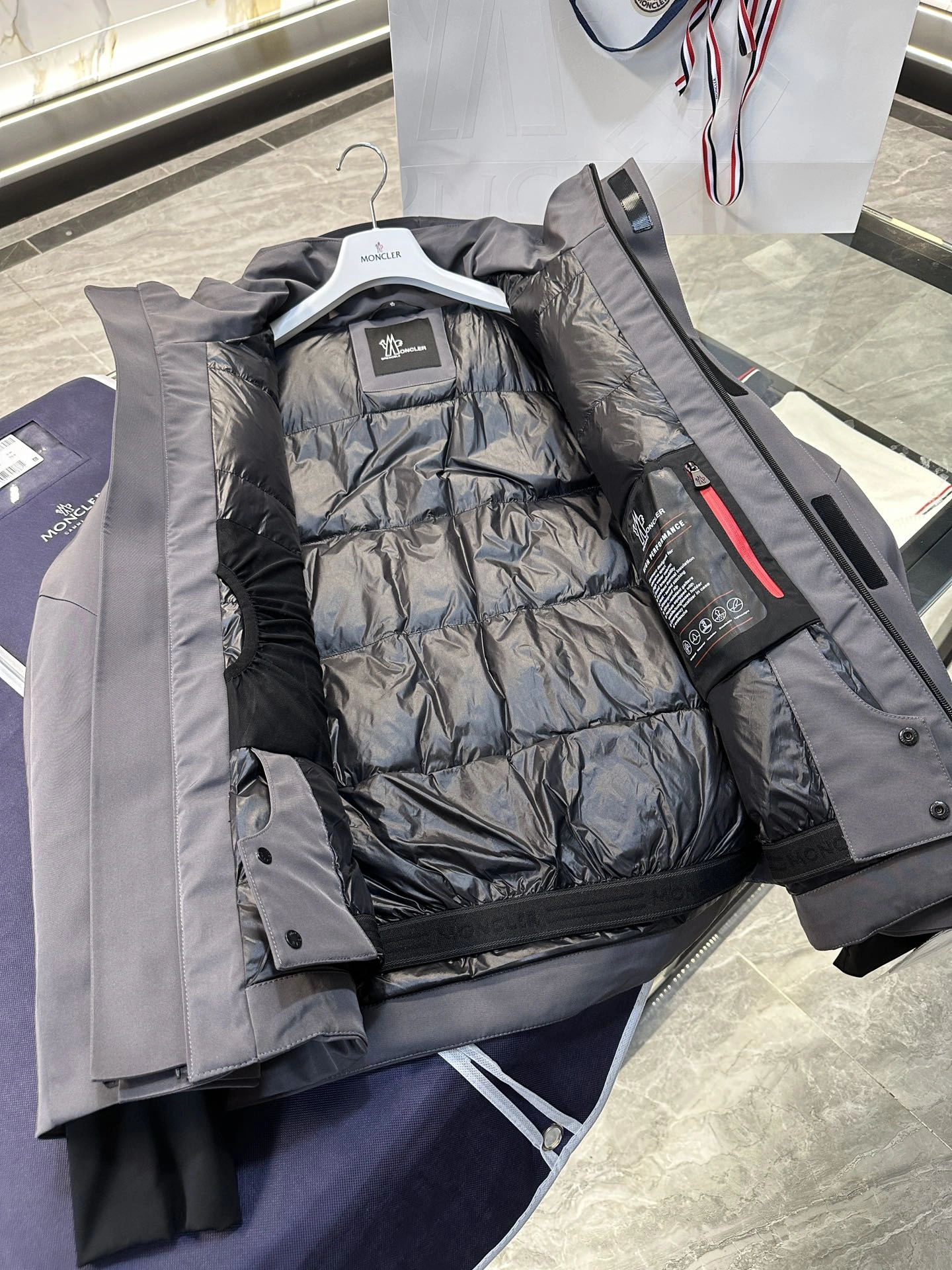 Moncler Down Jackets Versatile 145698