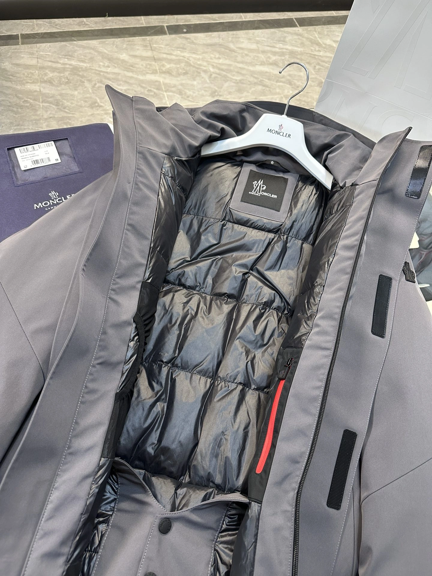 Moncler Down Jackets Versatile 145698