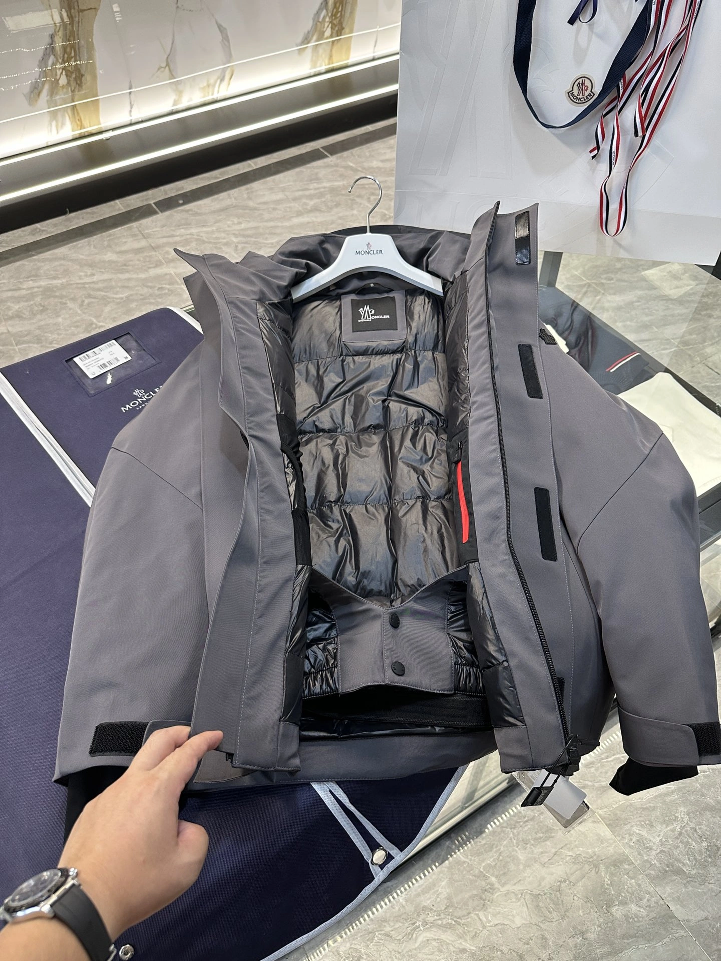 Moncler Down Jackets Versatile 145698