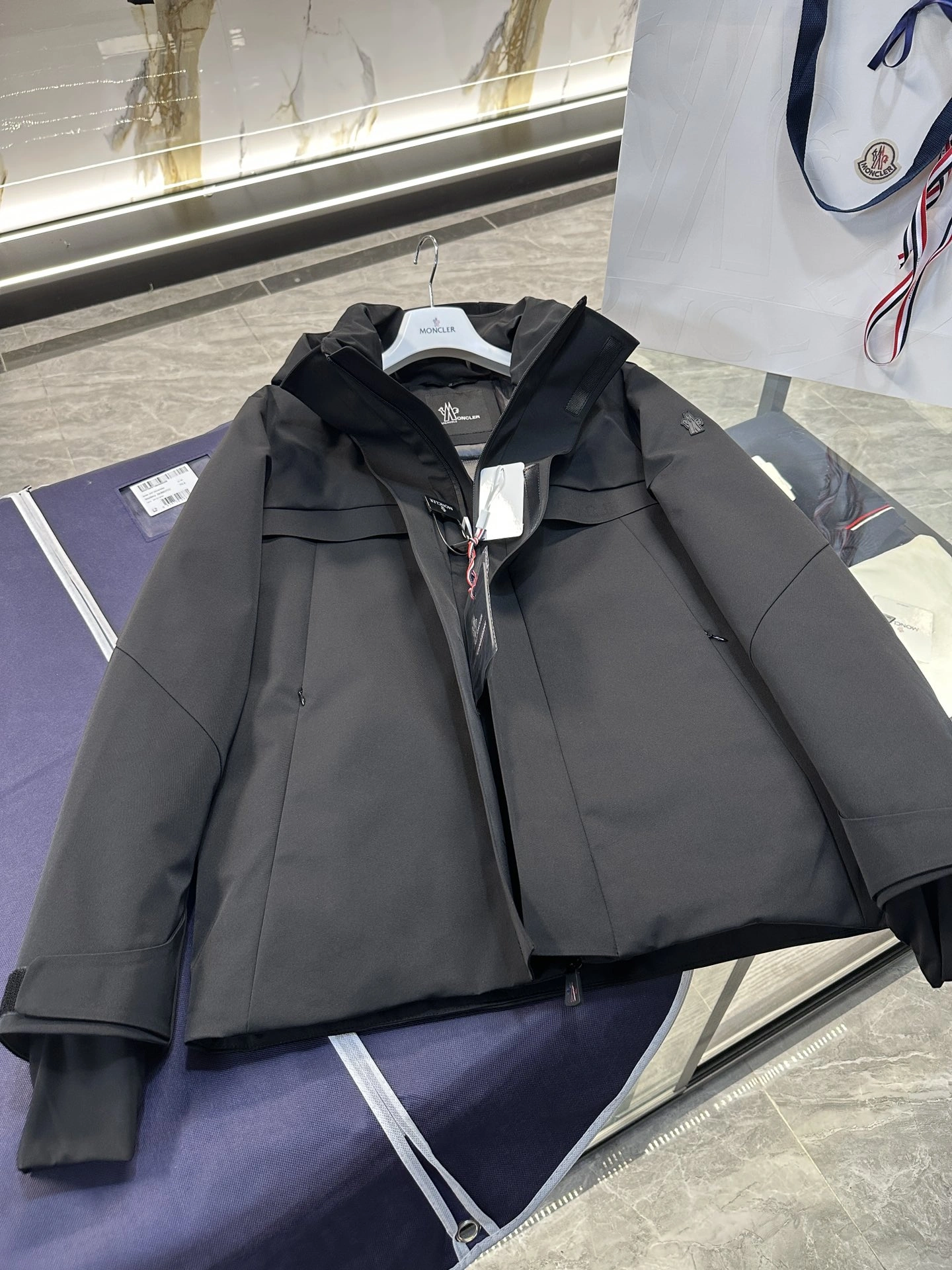 ModernLook Moncler Down Jackets 145706
