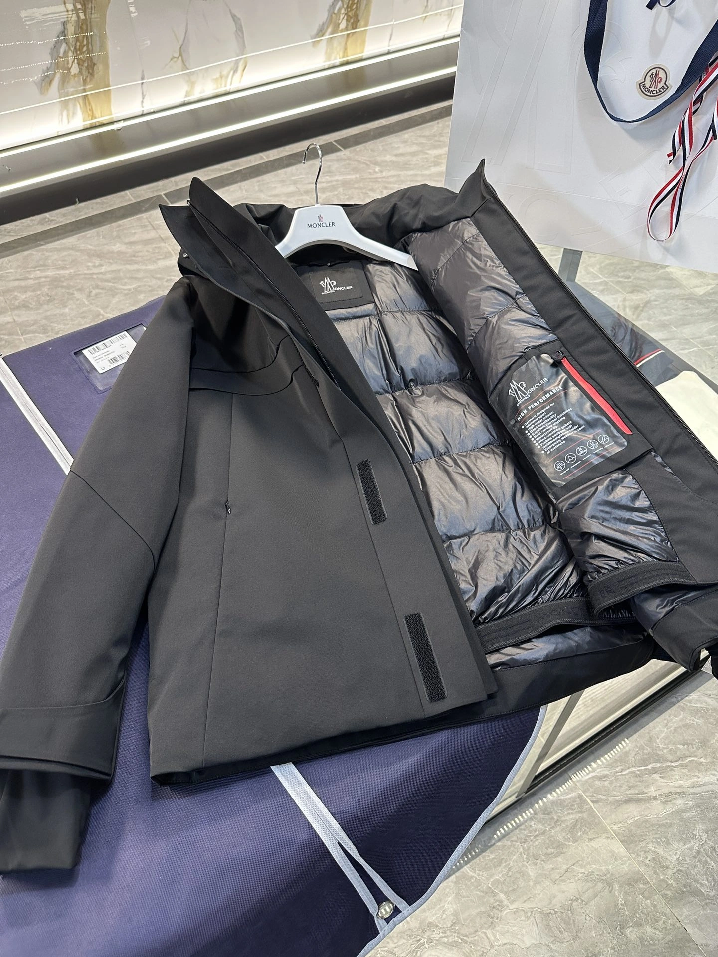 ModernLook Moncler Down Jackets 145706