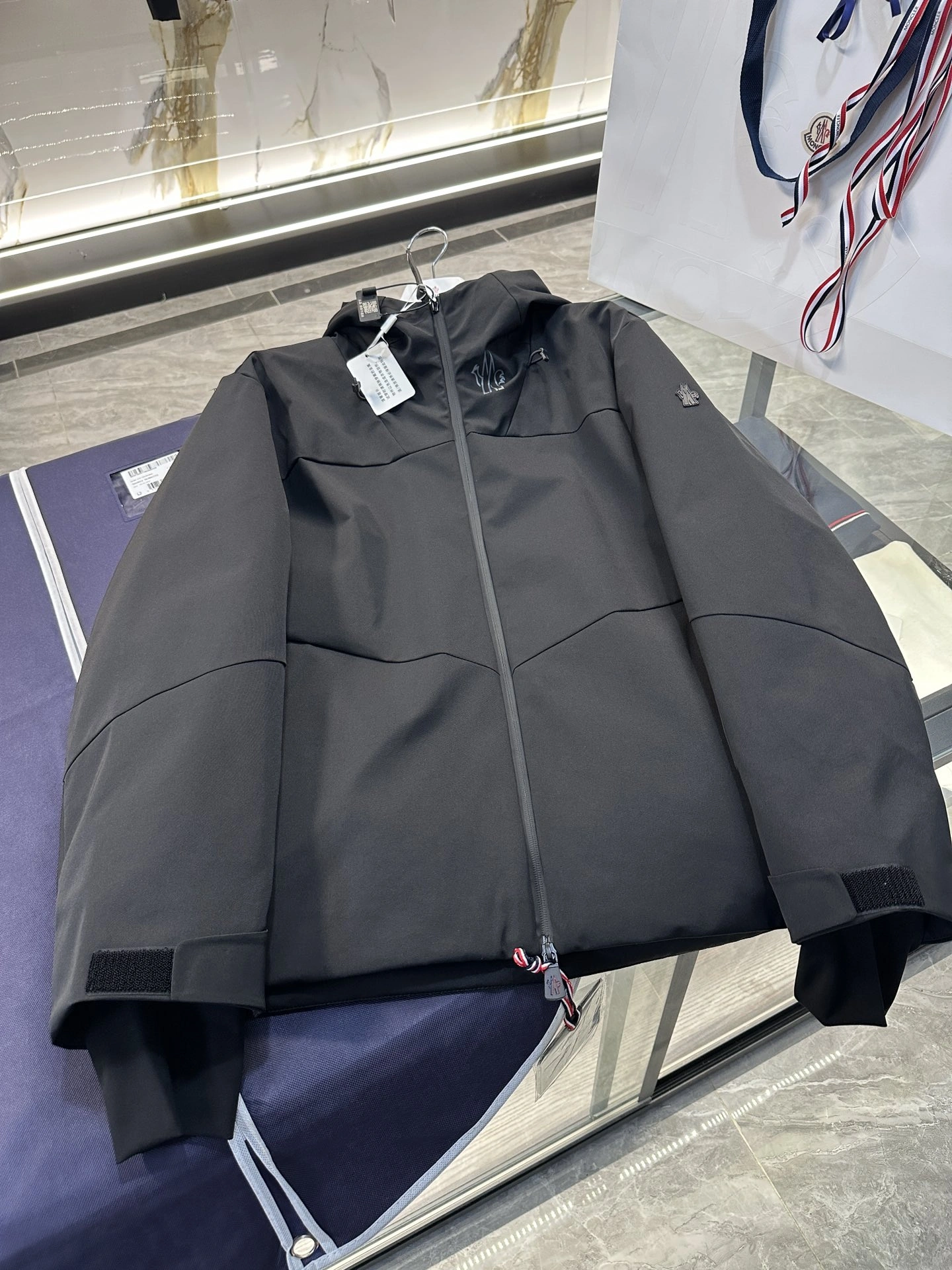 AllSeason Moncler Down Jackets 145700