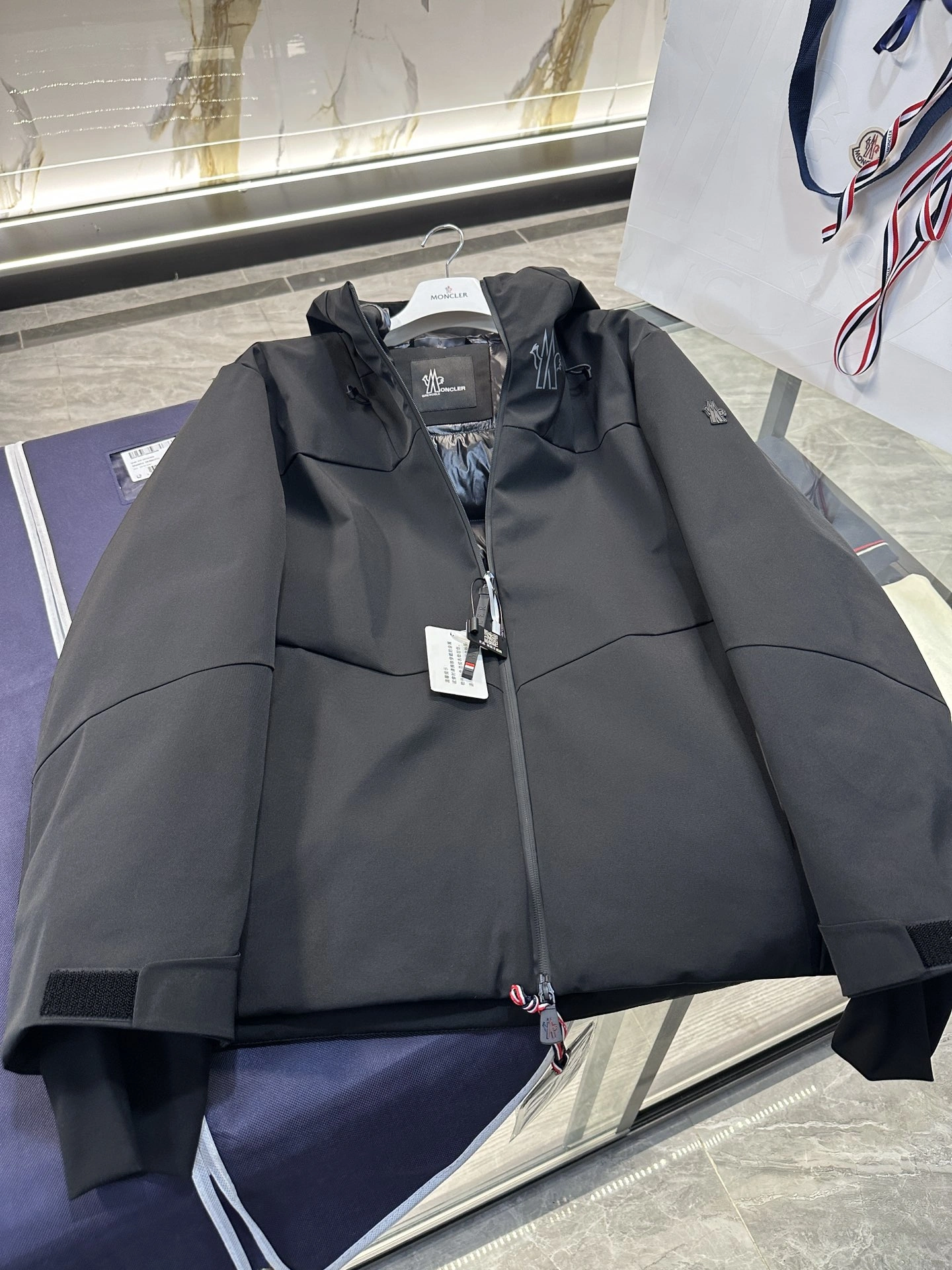 AllSeason Moncler Down Jackets 145700