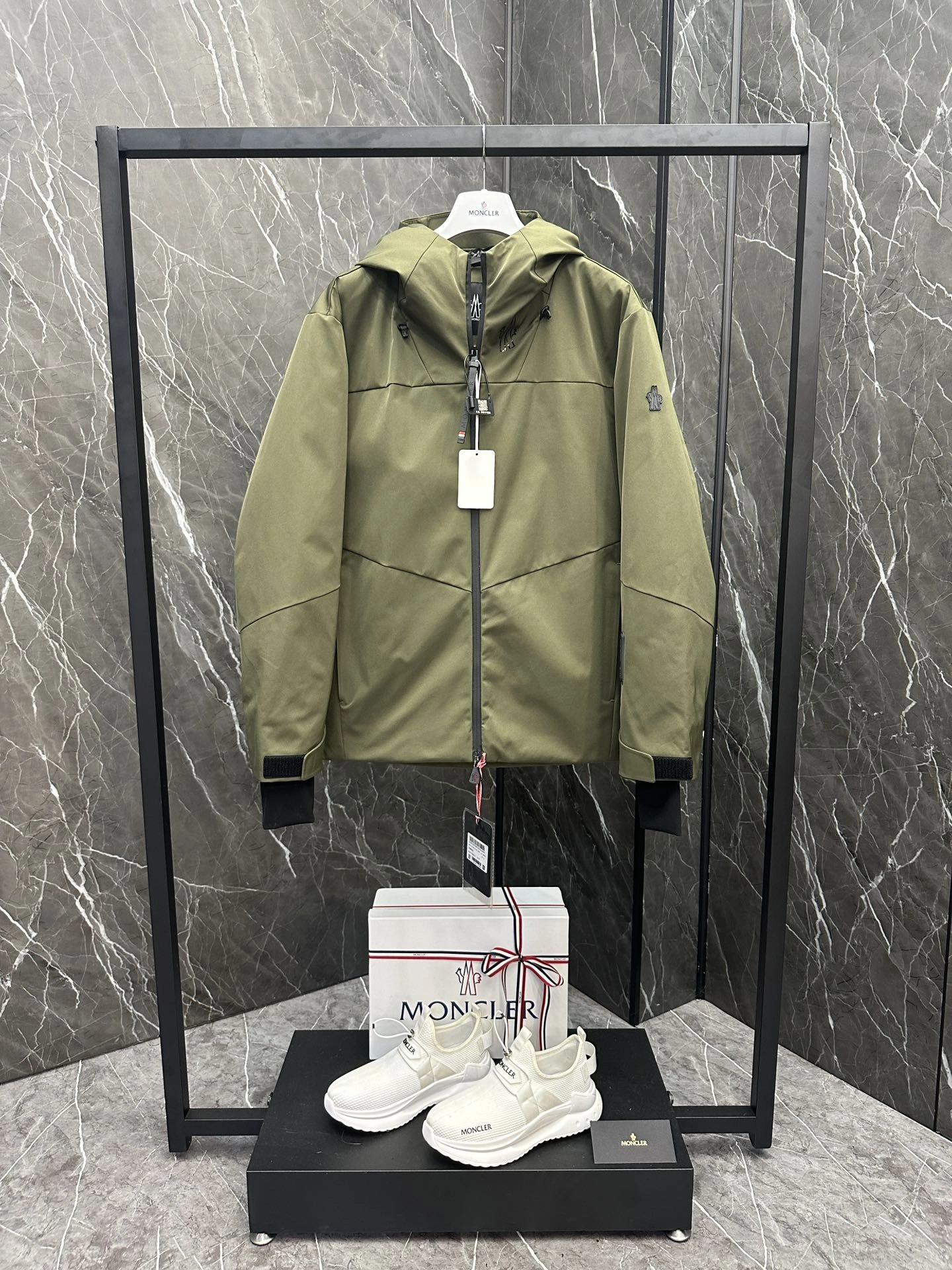 FashionForward Moncler Down Jackets 145713
