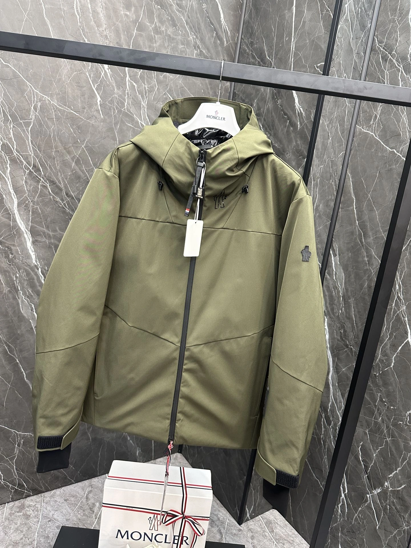 FashionForward Moncler Down Jackets 145713
