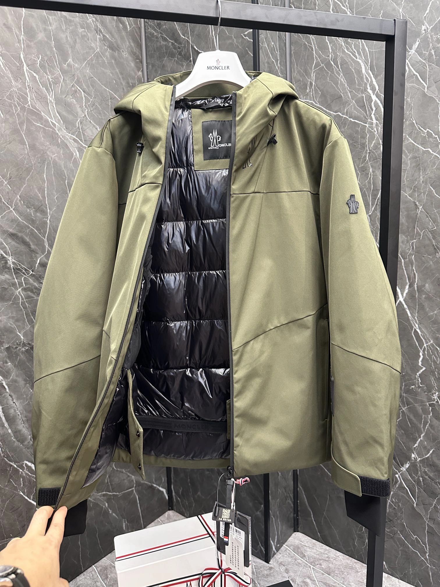 FashionForward Moncler Down Jackets 145713