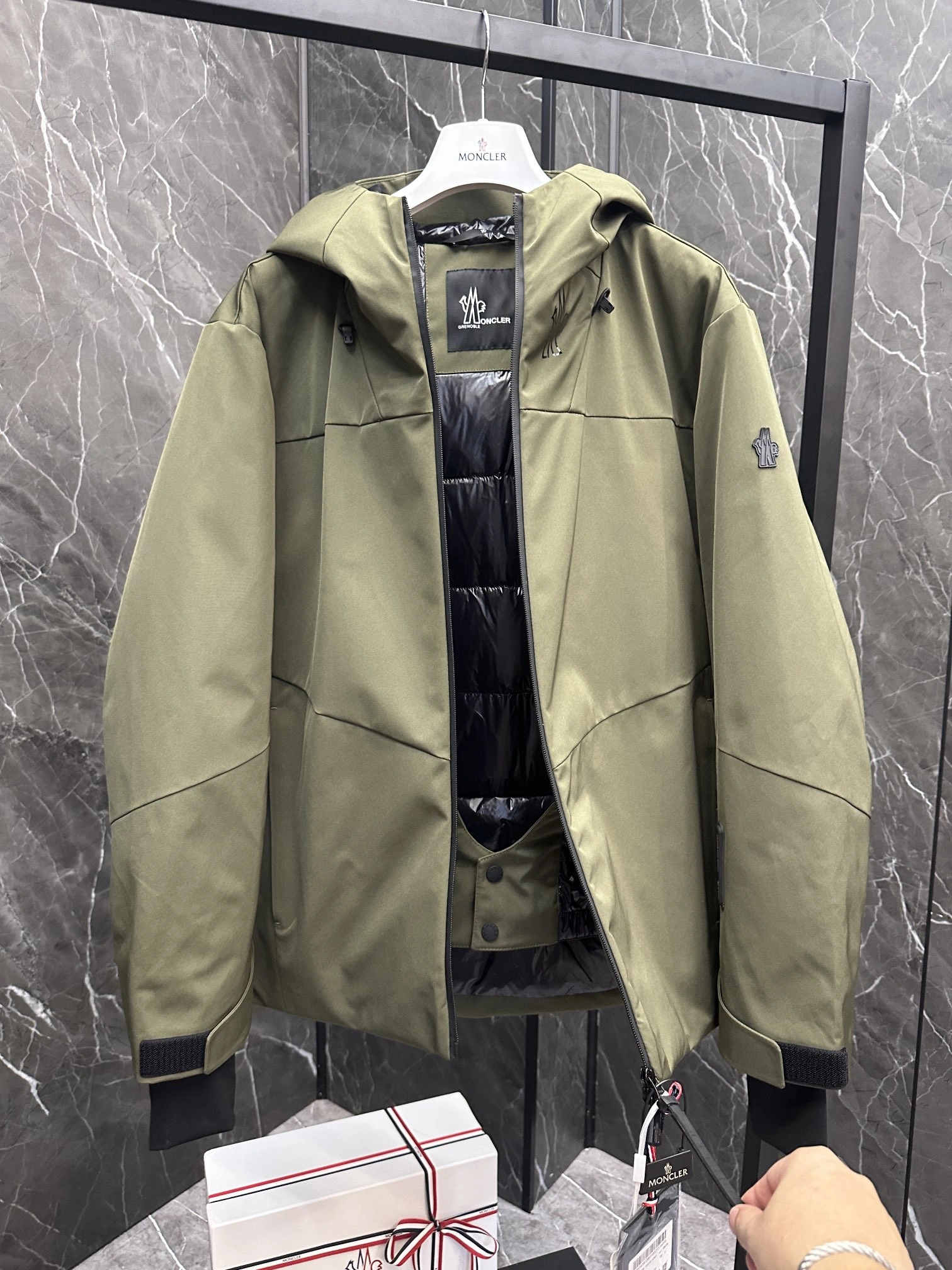 FashionForward Moncler Down Jackets 145713