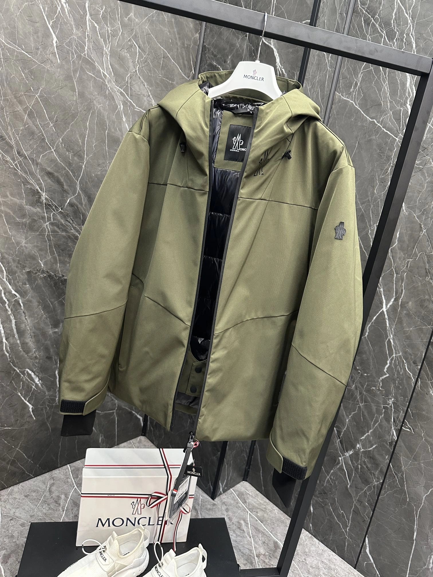 FashionForward Moncler Down Jackets 145713