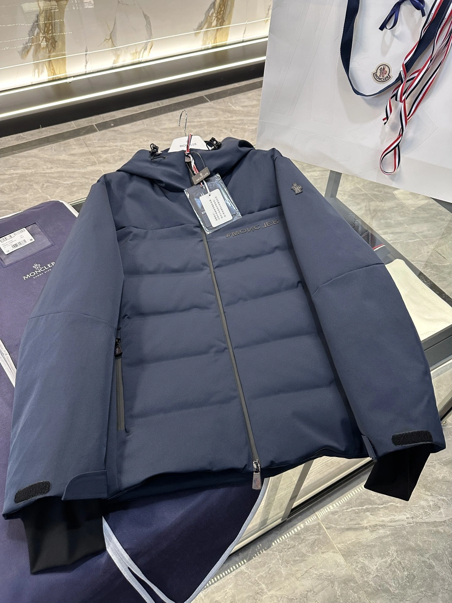 EyeCatching Moncler Down Jackets 145702