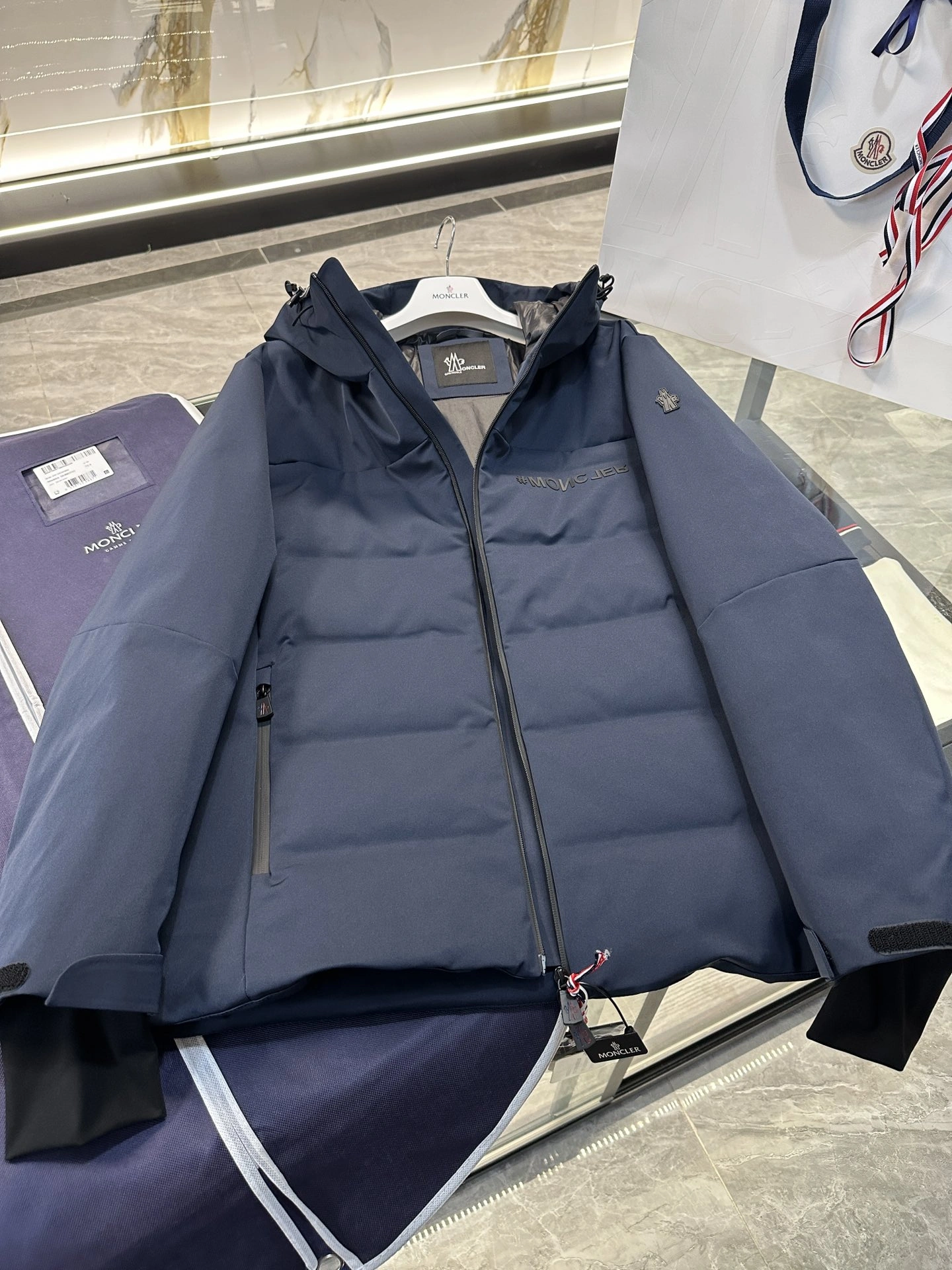 EyeCatching Moncler Down Jackets 145702