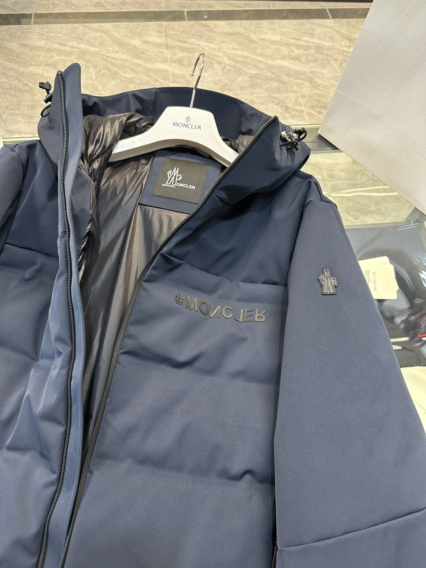 EyeCatching Moncler Down Jackets 145702