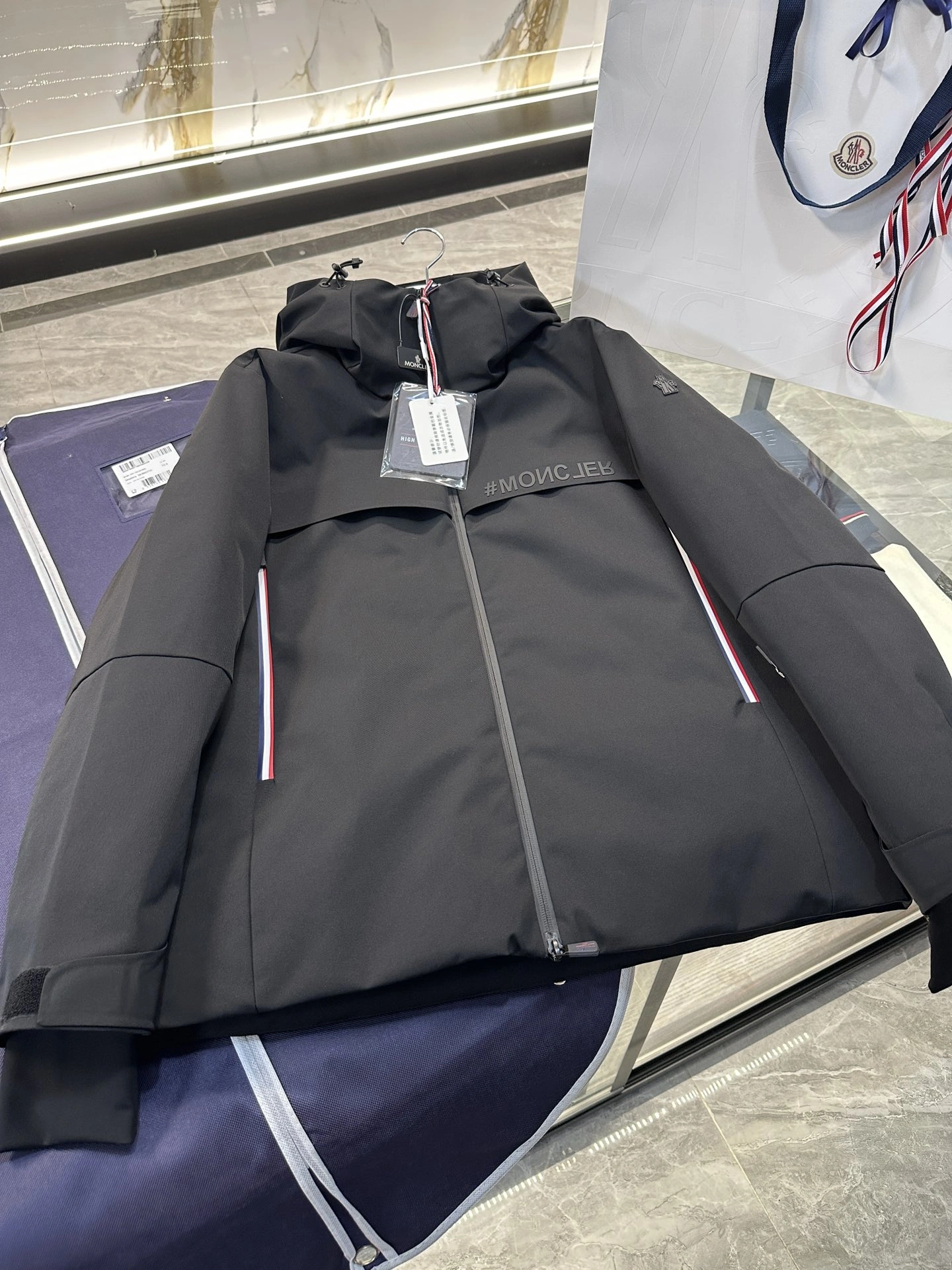 Moncler Down Jackets AllSeason 145696