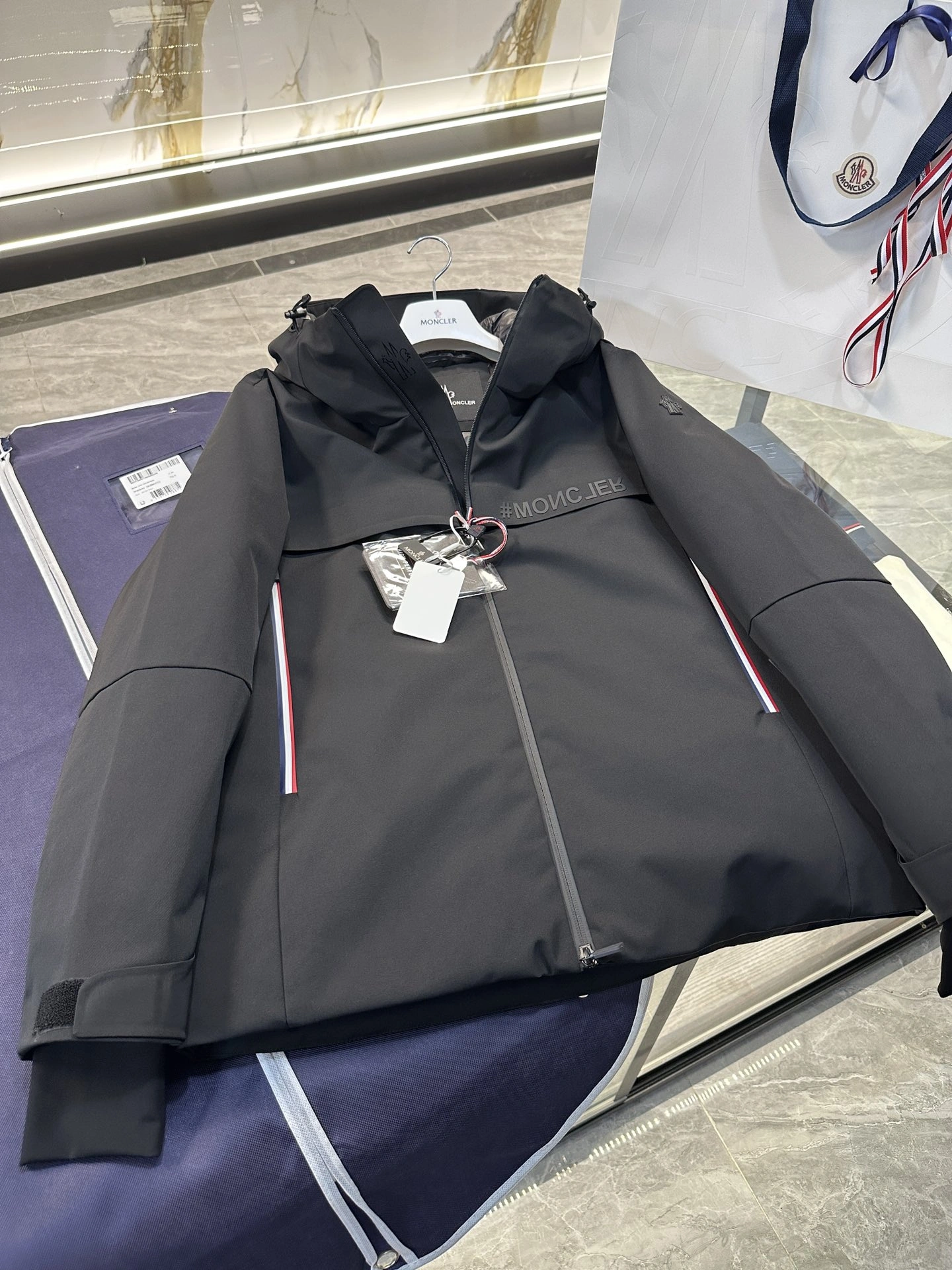 Moncler Down Jackets AllSeason 145696
