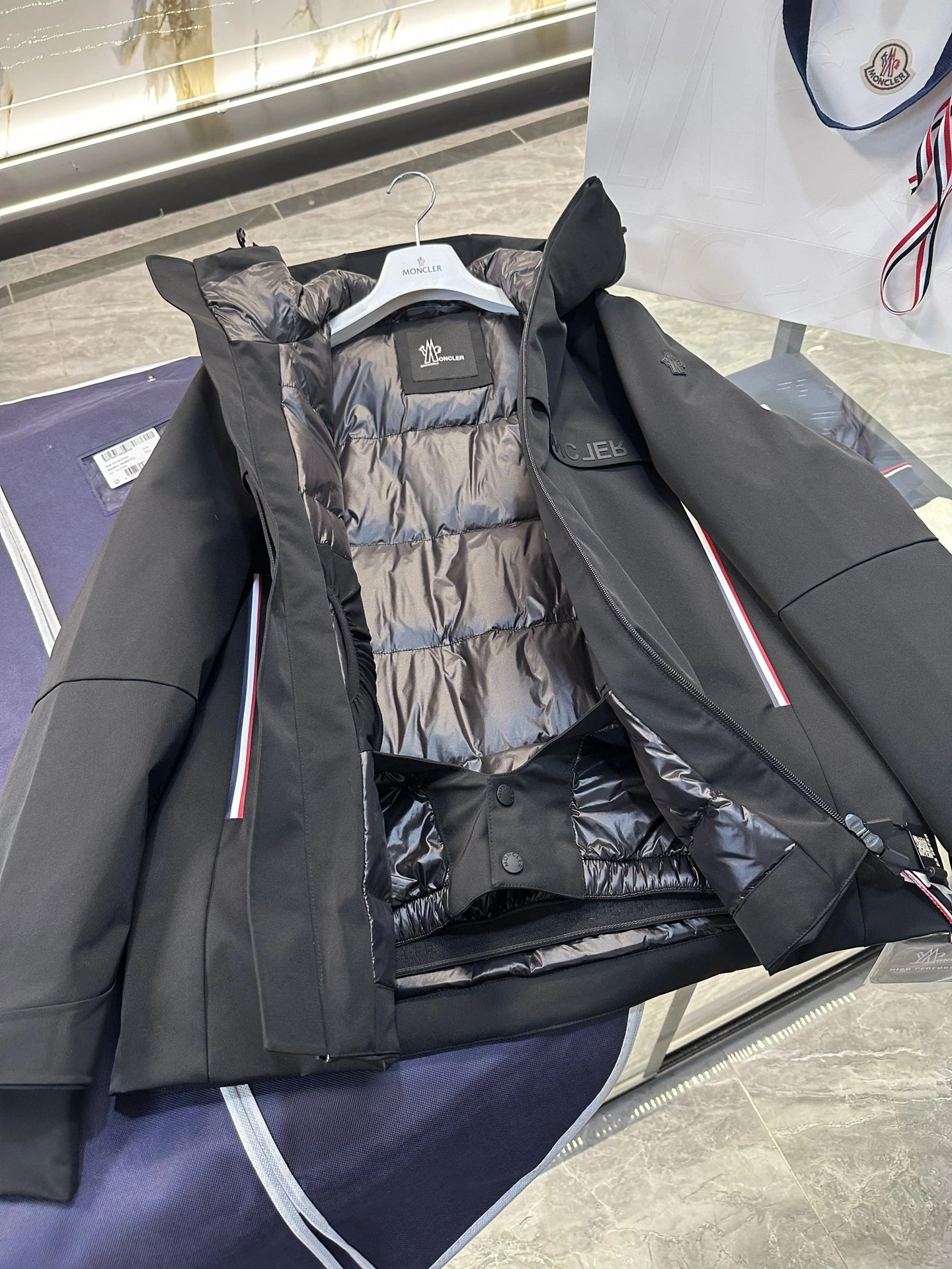 Moncler Down Jackets AllSeason 145696