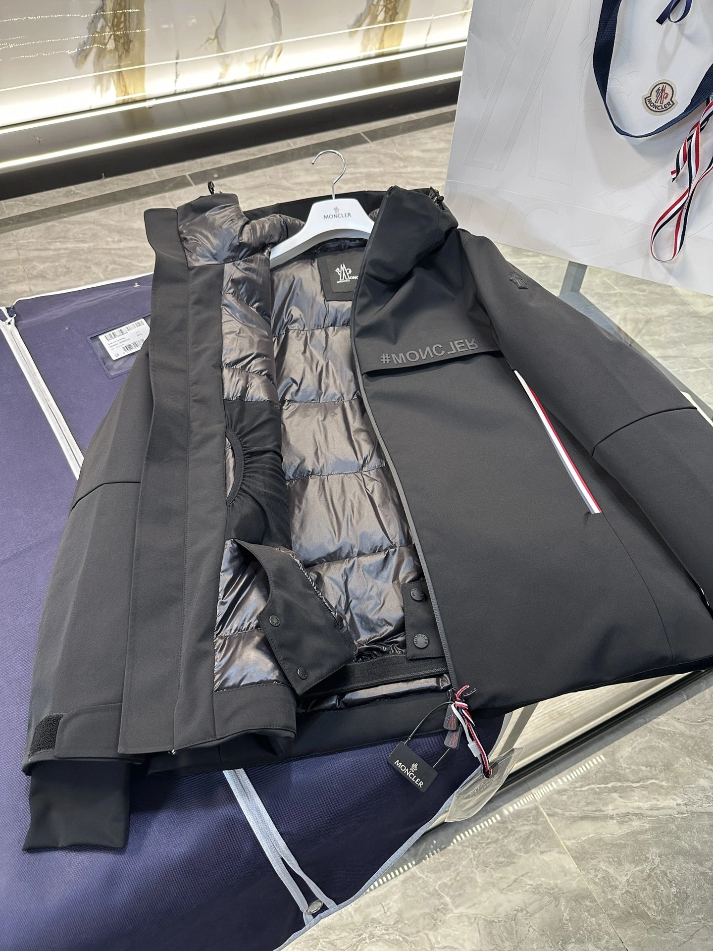 Moncler Down Jackets AllSeason 145696