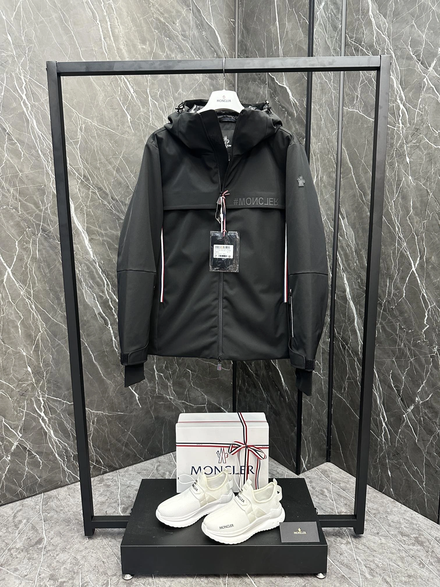 Fashionable Moncler Down Jackets 145711