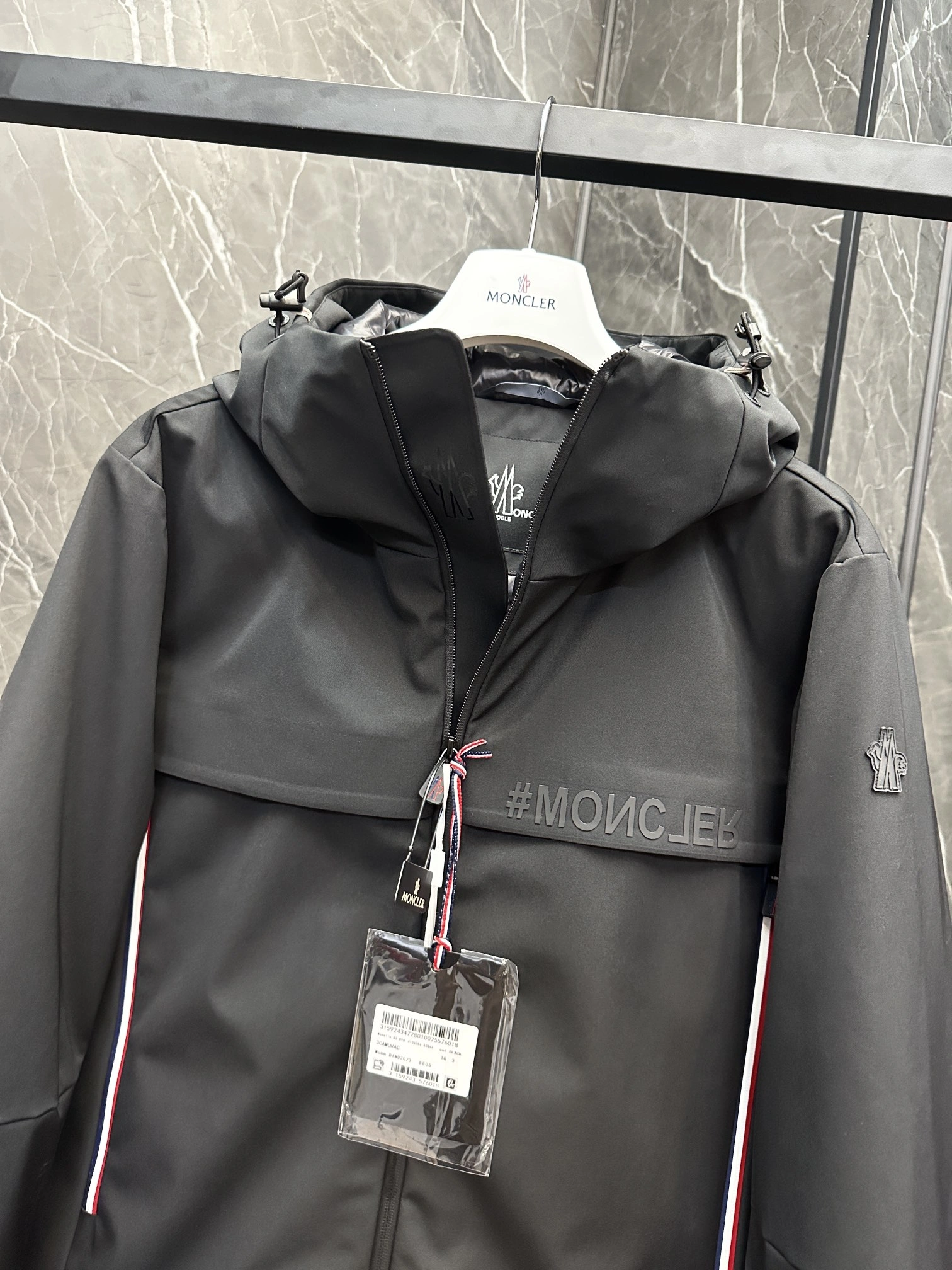 Fashionable Moncler Down Jackets 145711