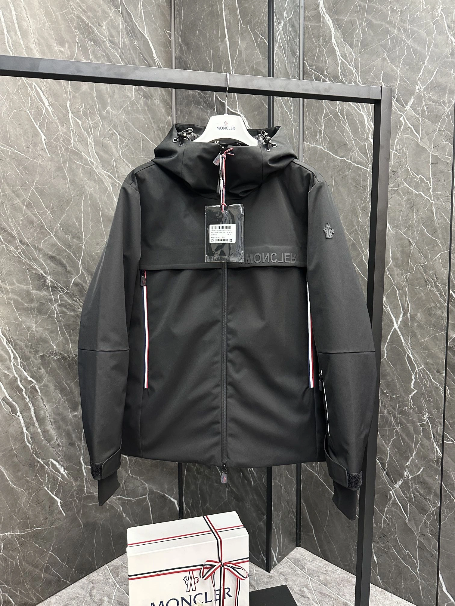 Fashionable Moncler Down Jackets 145711